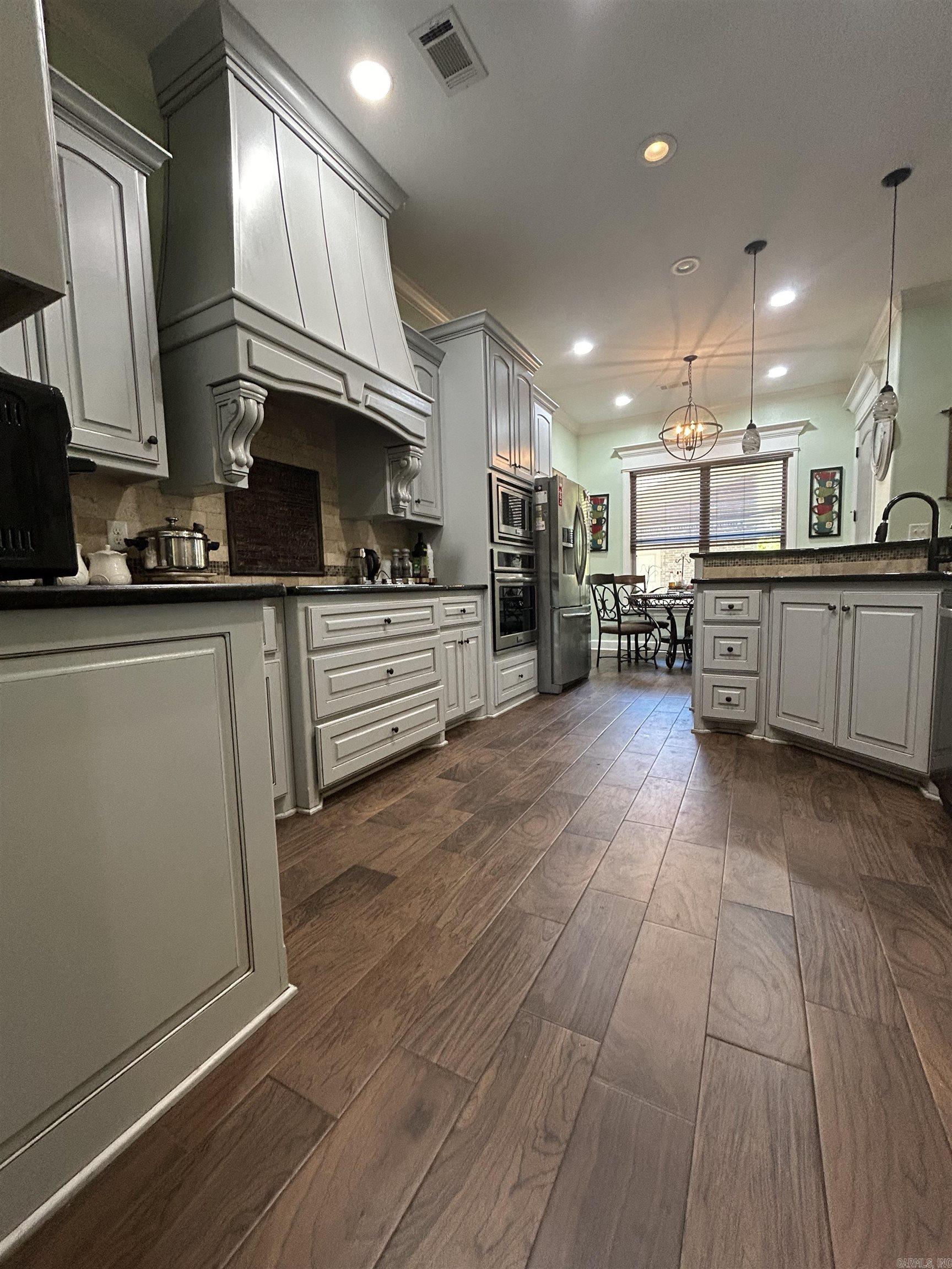 WHISPERING HILLS - Residential
