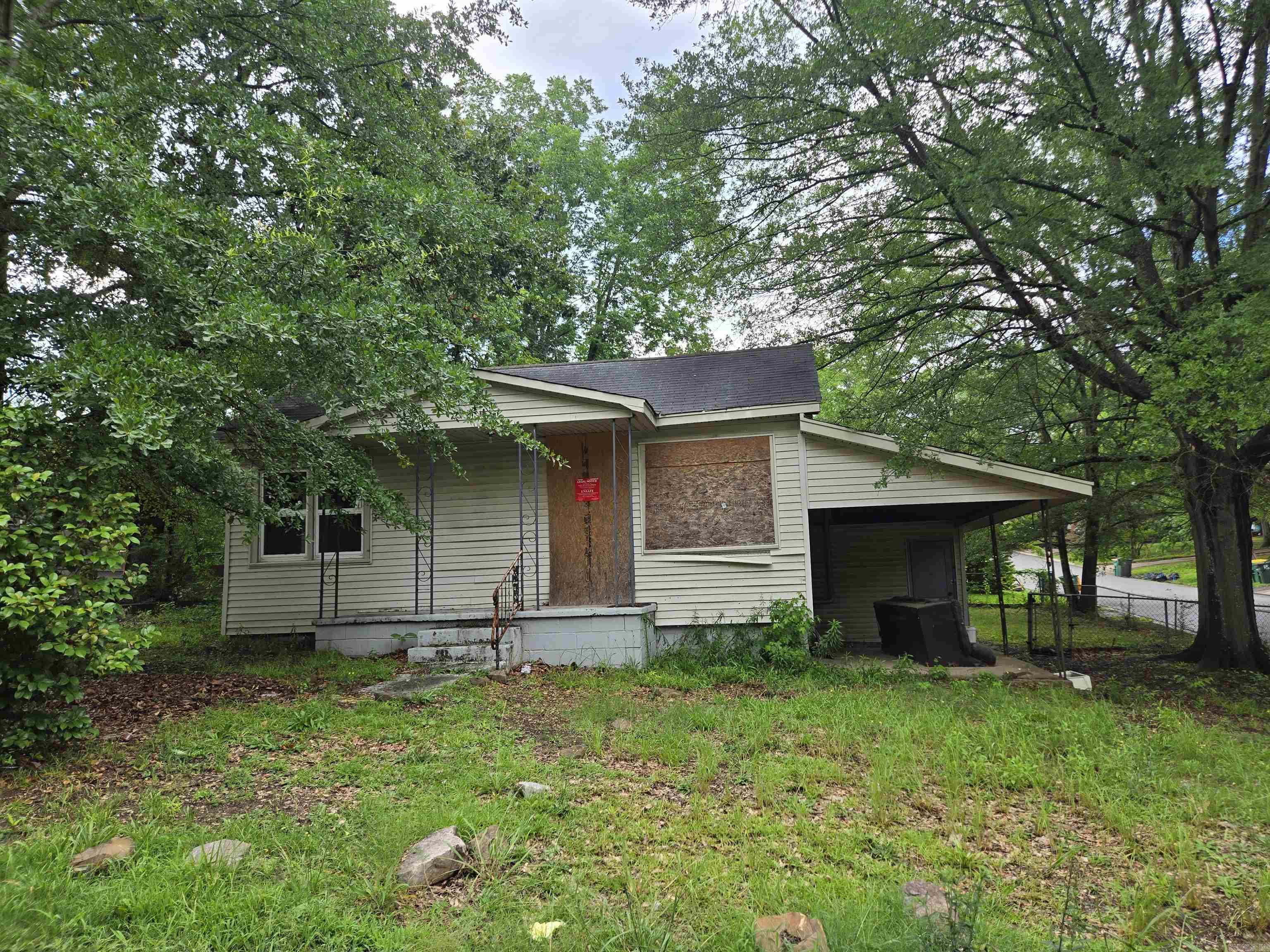 INVESTORS TAKE NOTICE!!! 6600 West 30th Street in Little Rock is just a stone's throw away from the University of Arkansas at Little Rock (UALR), making it a prime spot for student housing or faculty rentals. Plus, it's conveniently located near plenty of dining options. This 'as-is' sale with fire damage is the perfect opportunity to transform and create something amazing.
