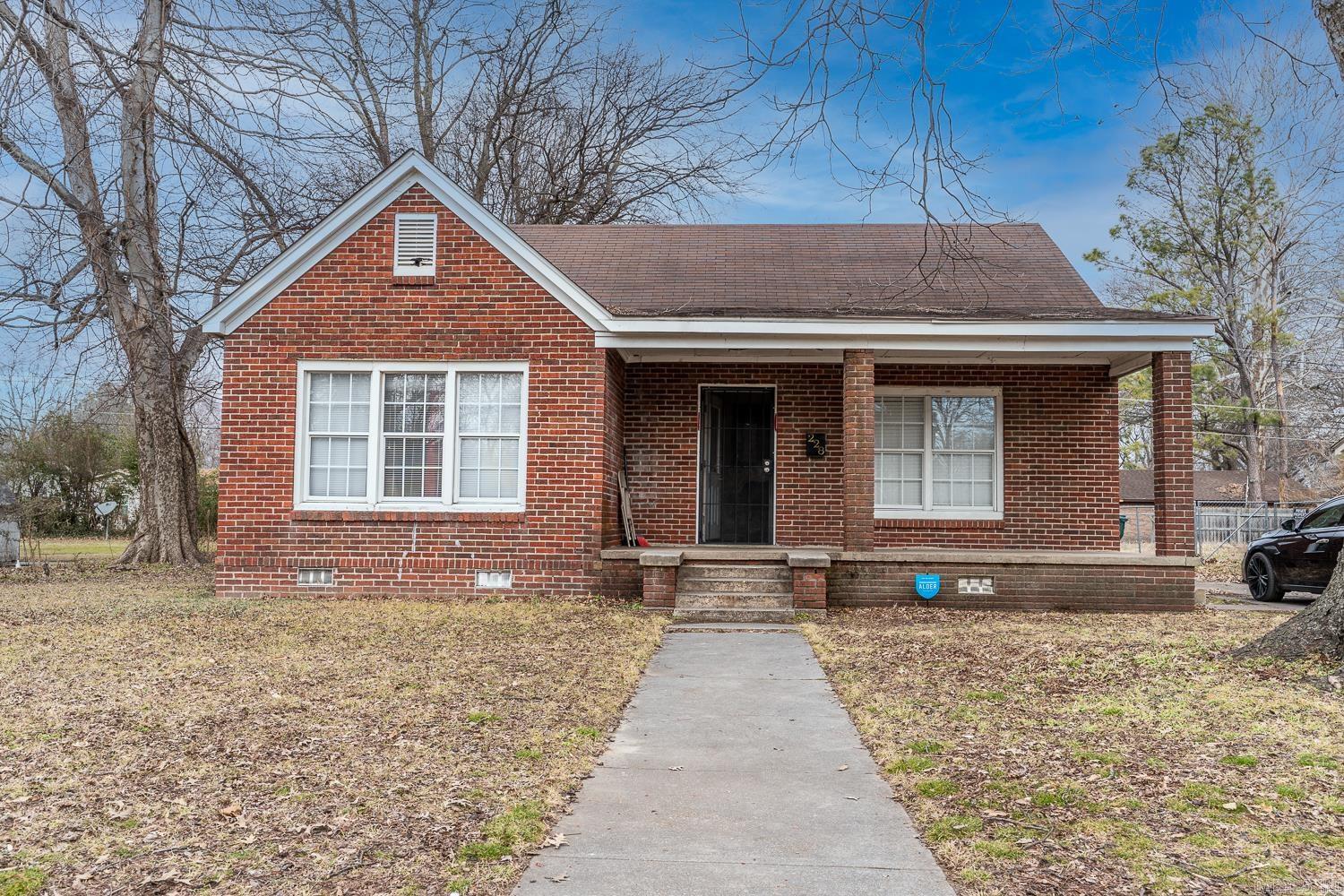 Just hit the market! Check out this brick 2 bed, 2 bath property ready for its new owner. Youāll find 2 bedrooms downstairs, plus a private master suite upstairs with its own bathroom. Thereās a dining room, a cozy patio thatās perfect for morning coffee and a little birdwatching and a spacious backyard with a storage room for all your extras. Ready to see it in person? Call me to schedule your tour!