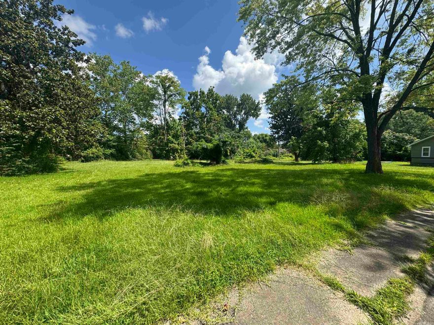 Vacant and ready for you and your imagination! Reach out today for your showing