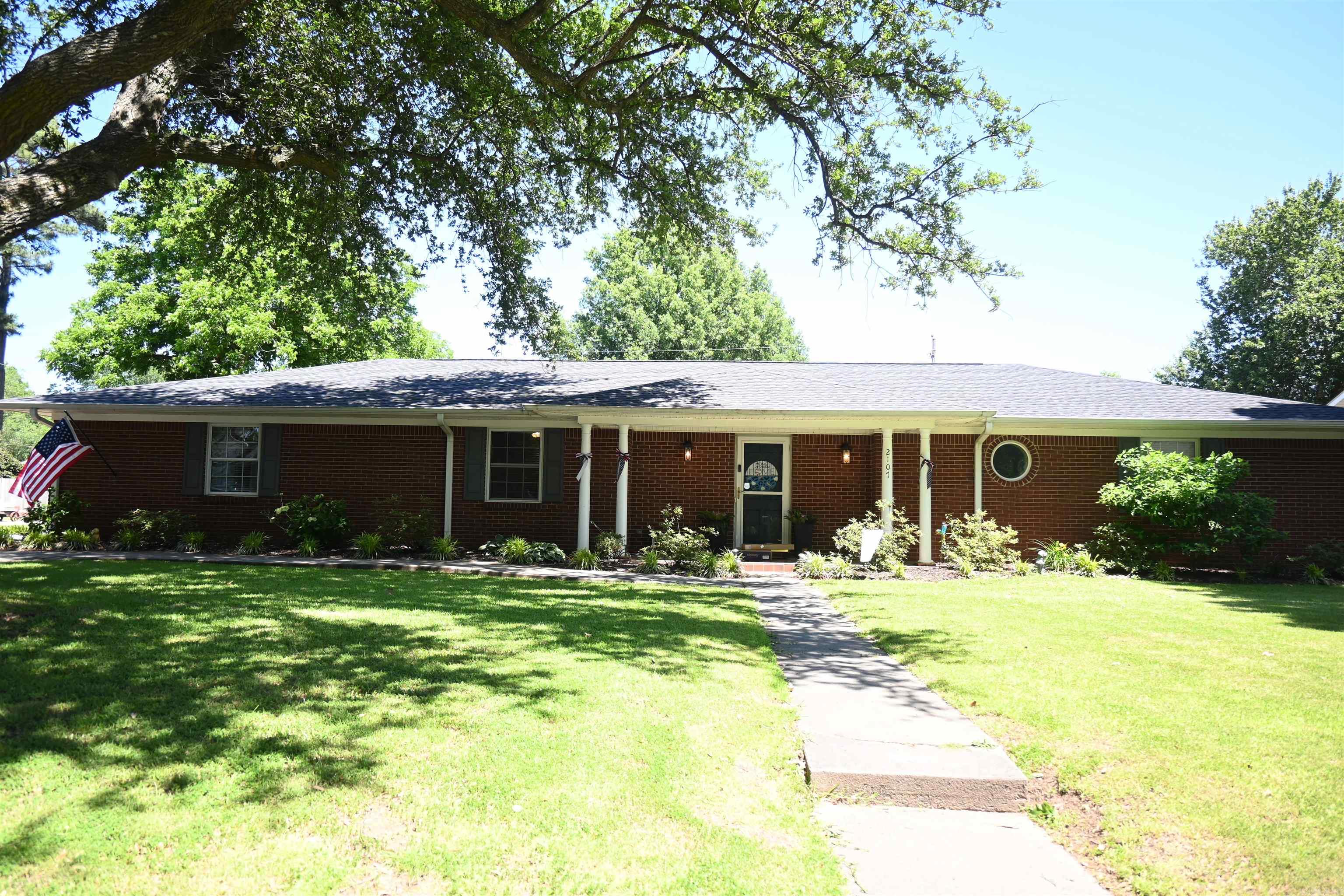 COKER HAMPTON - Residential
