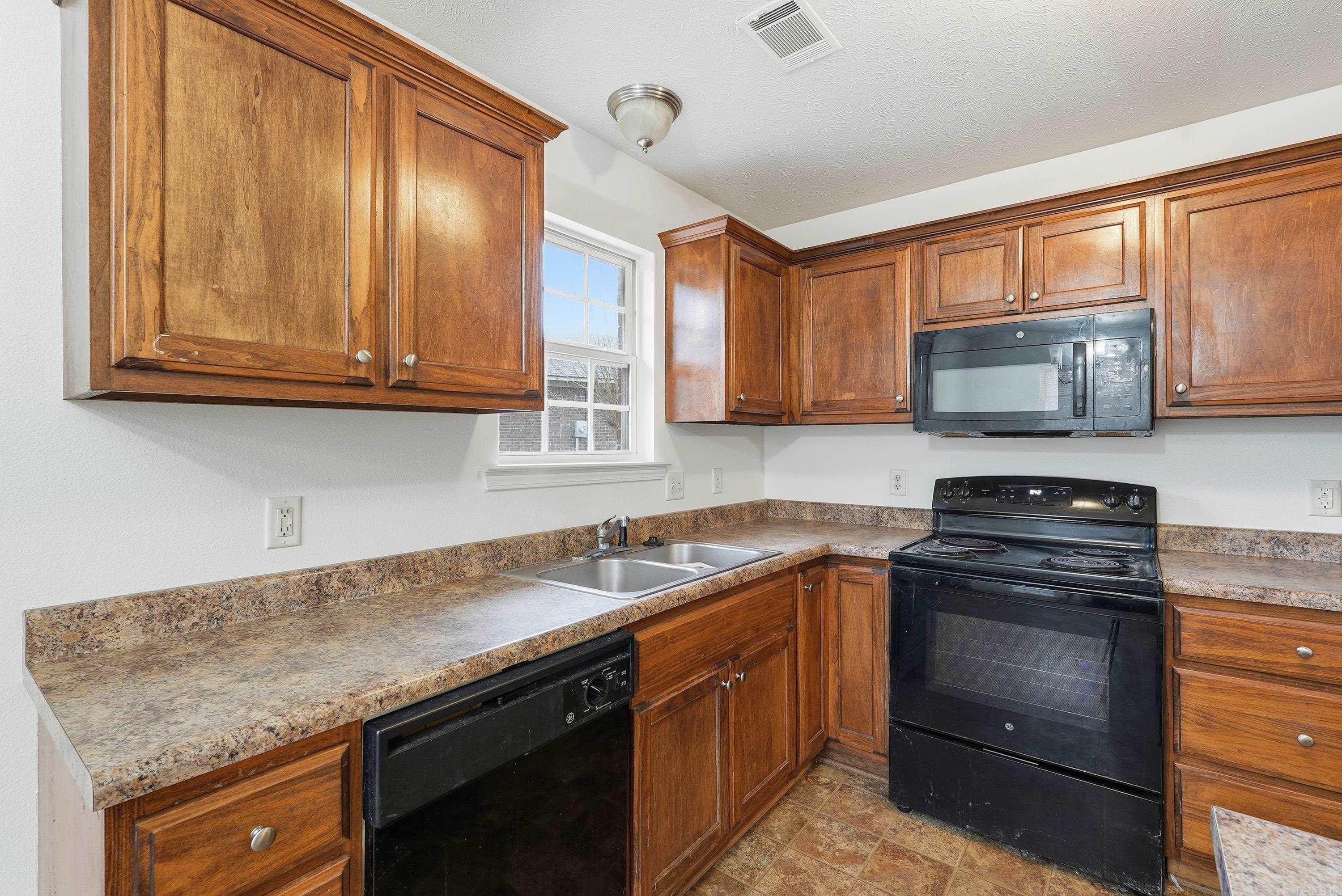 WEST POINTE - Residential