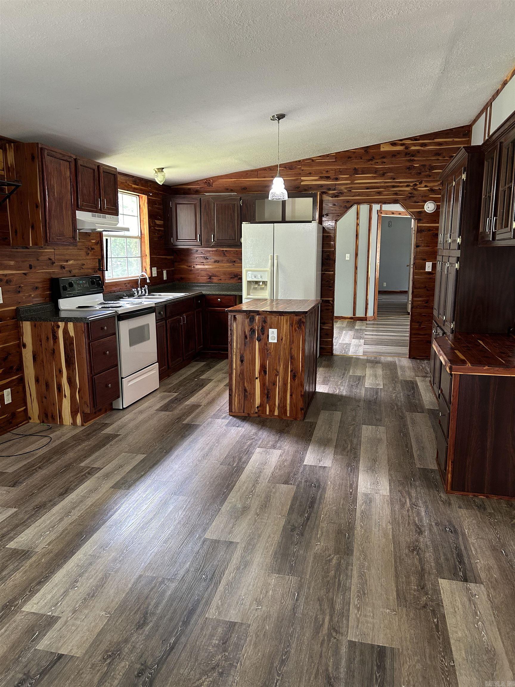 GENTLE ACRES - Residential