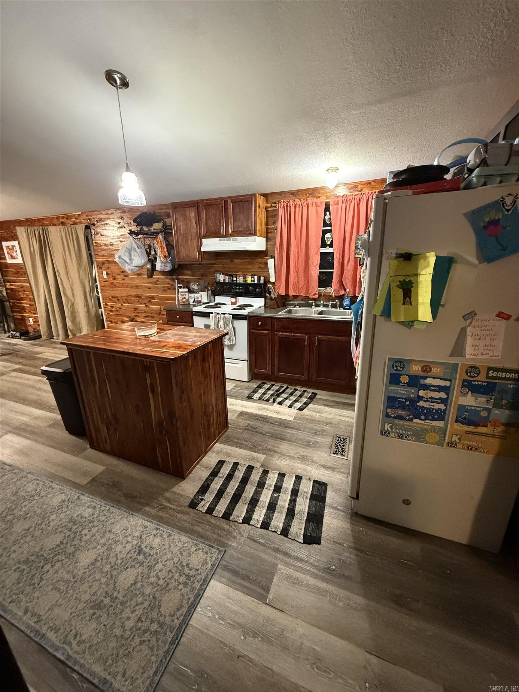 GENTLE ACRES - Residential