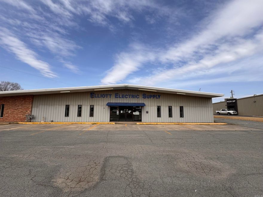 Prime Commercial Building on Highway 79 West in Stuttgart – Perfect for Your Business!  Seize this incredible opportunity to own a 9,600 sq. ft. commercial building in a high-traffic location on Highway 79 W in Stuttgart, Arkansas. This property is ideally suited for a warehouse, franchise, retail store, or new business looking for maximum visibility and accessibility. There is a business space adjacent to this building that is also for sale, allowing for 1800 more sq ft if needed.   Property Highlights: • High-visibility location on a major commercial street • Spacious warehouse with a rear delivery door for easy inventory management • Bright front showroom, ready to be customized to fit your retail or office needs • Endless potential for retail, service businesses, or franchise opportunities  Positioned for success, this property offers a versatile layout and prime exposure in a growing area. Whether you’re launching a new venture or expanding an existing business, this space is ready to accommodate your vision.  Don’t miss out on this exceptional commercial opportunity! Contact us today for more details or to schedule a private showing.