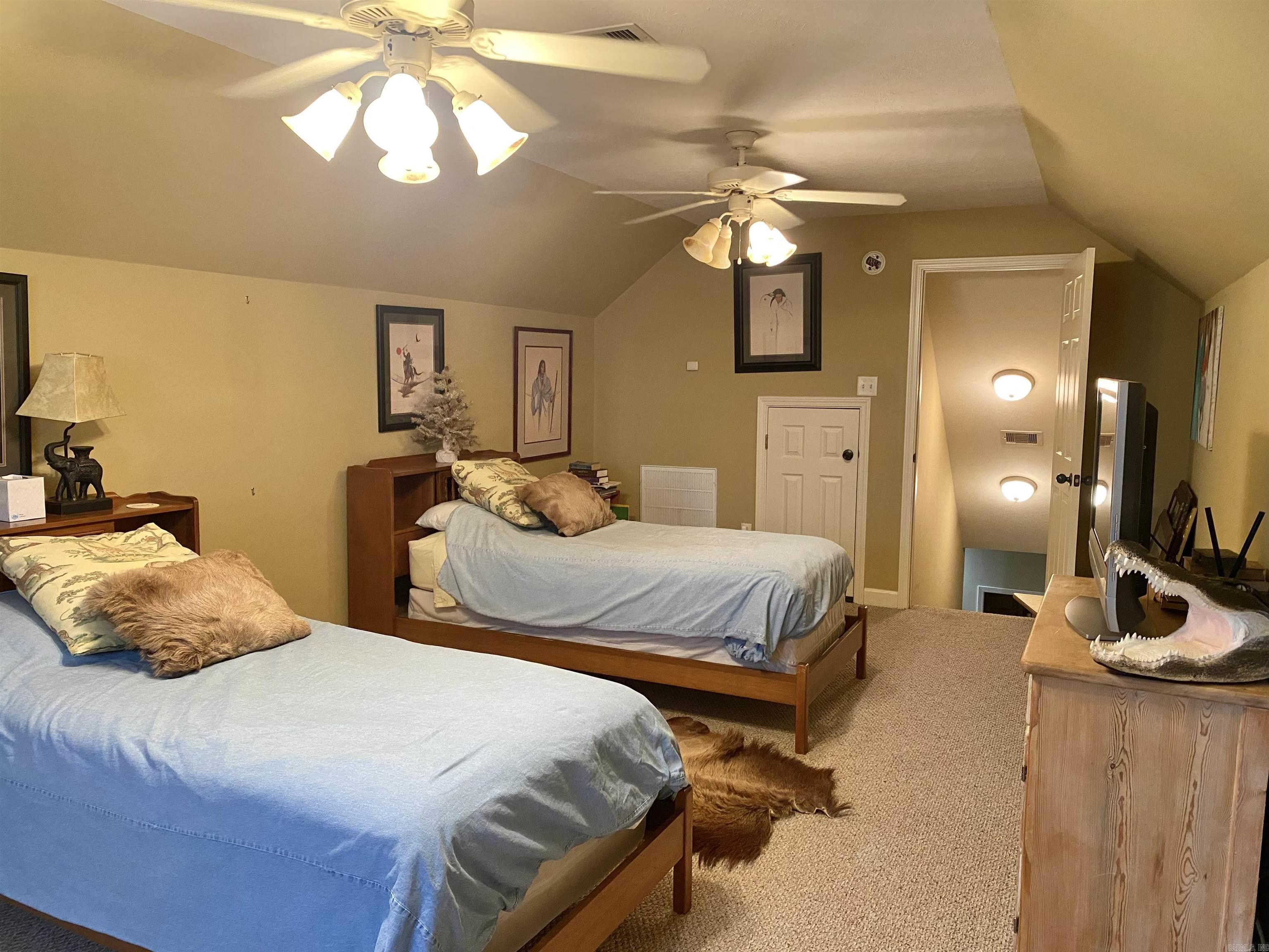 BELOIT BAY - Residential