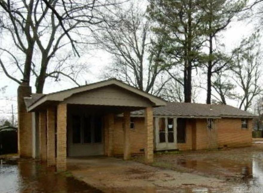 Just Listed! Comfortable Sized 3 Bedrooms 1 Bath Home, Has Living Room, Kitchen/Dining, & Den Or Study With Fireplace. Sunroom & Covered Patio. Fenced In Back Yard-Priced To Sell TODAY!      All Data Per Tax Records  Must Have Proof Of Funds Or Pre-Approval Letter To Submit Any Offer  No USDA, FHA, VA OR Selling Financing, Will Not Qualify For These Loans    OFFERS MUST BE SUBMITTED ON AUCTION.COM