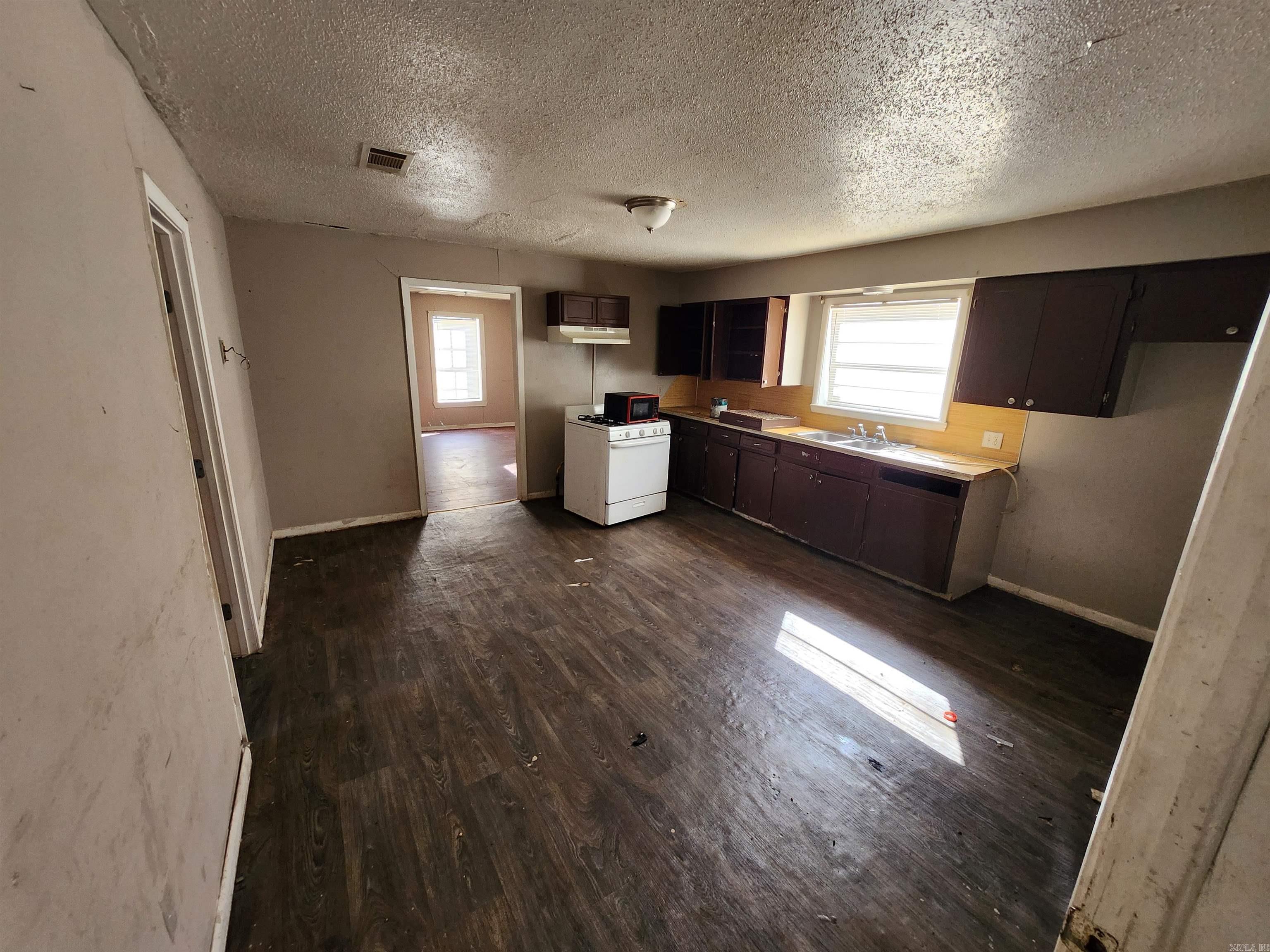 BARROW JOHN - Residential