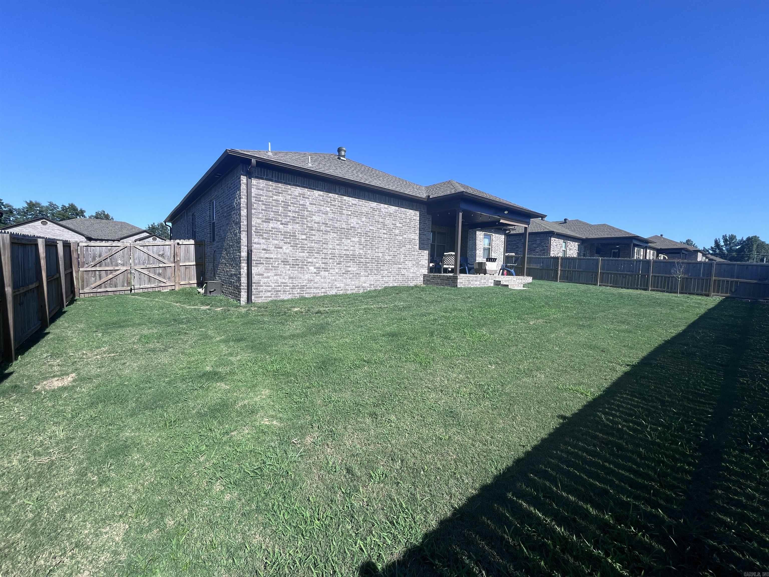 HERITAGE MEADOWS - Residential Lease