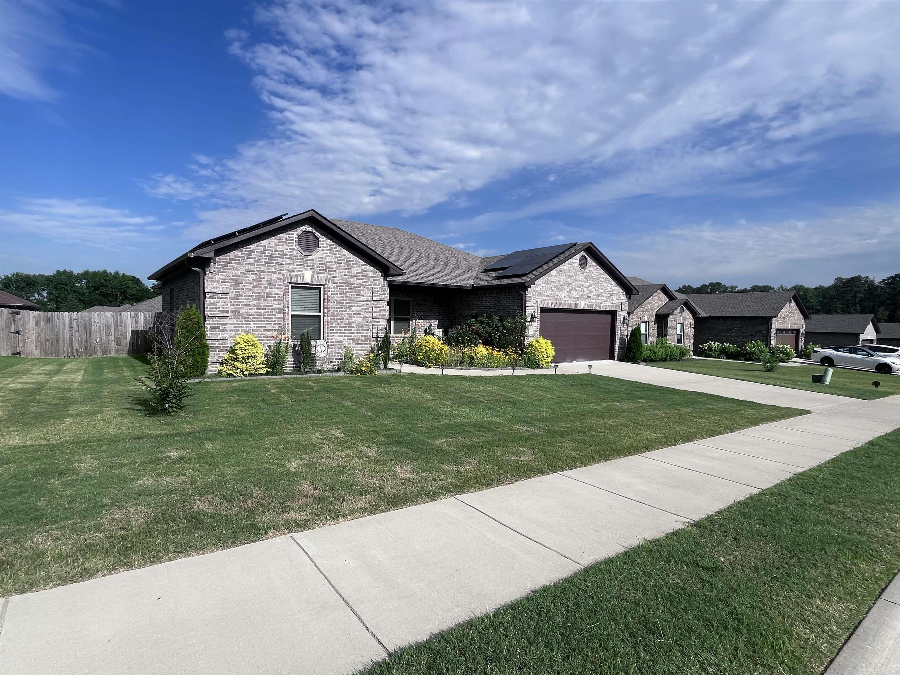 HERITAGE MEADOWS - Residential Lease