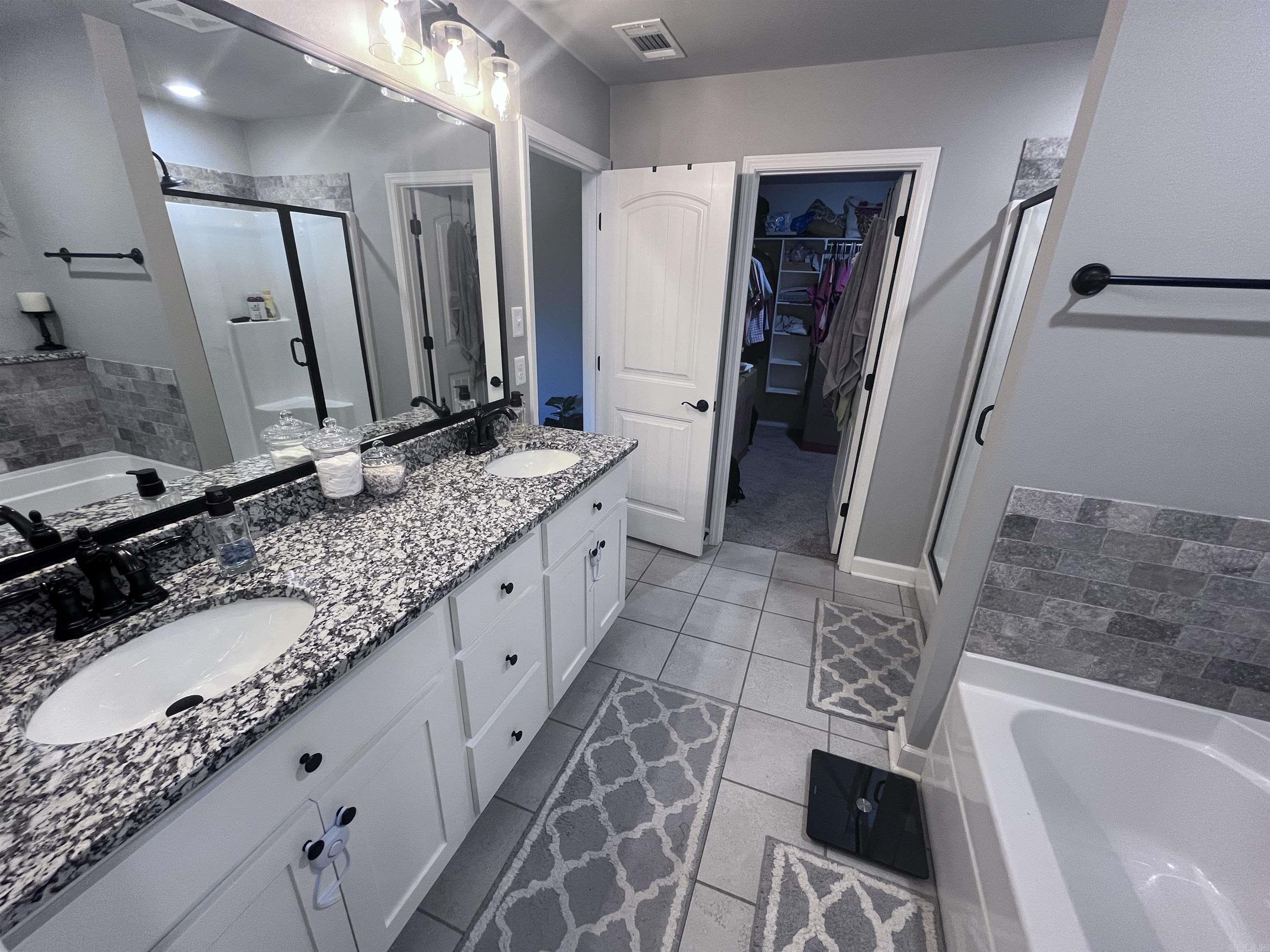 HERITAGE MEADOWS - Residential Lease