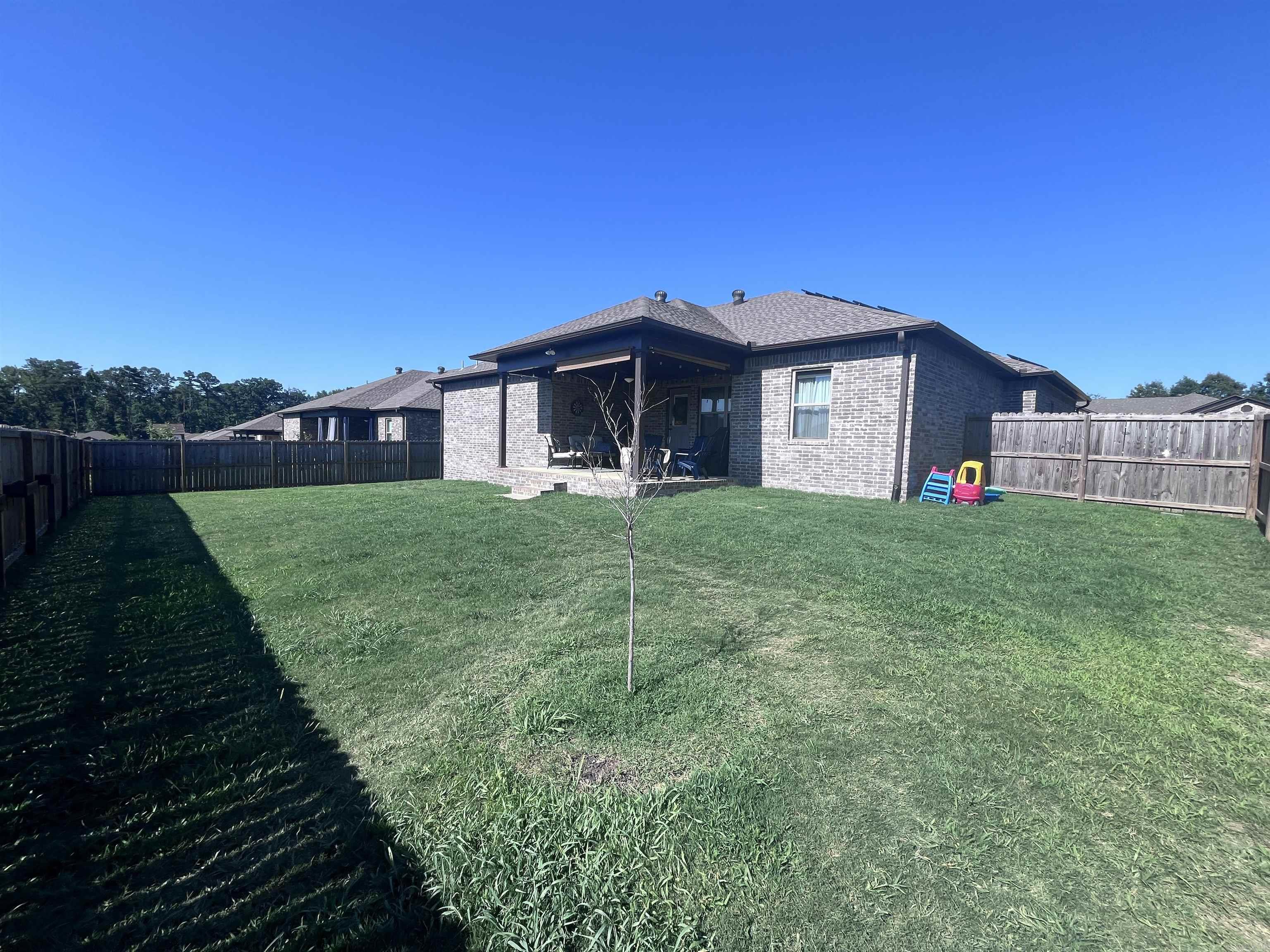 HERITAGE MEADOWS - Residential Lease