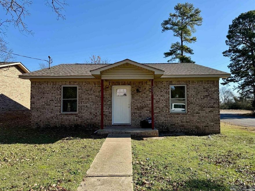 Welcome to 210 Jefferies Street! This charming brick home, built in 2009, offers 1,224 square feet of comfortable living space. Featuring 2 bedrooms and 1 bathroom, this centrally located property is close to everything you need. Enjoy the convenience of living in a prime location with easy access to shopping, dining, and entertainment. Don’t miss out on this well-maintained home that’s perfect for anyone looking for a cozy and convenient place to live.