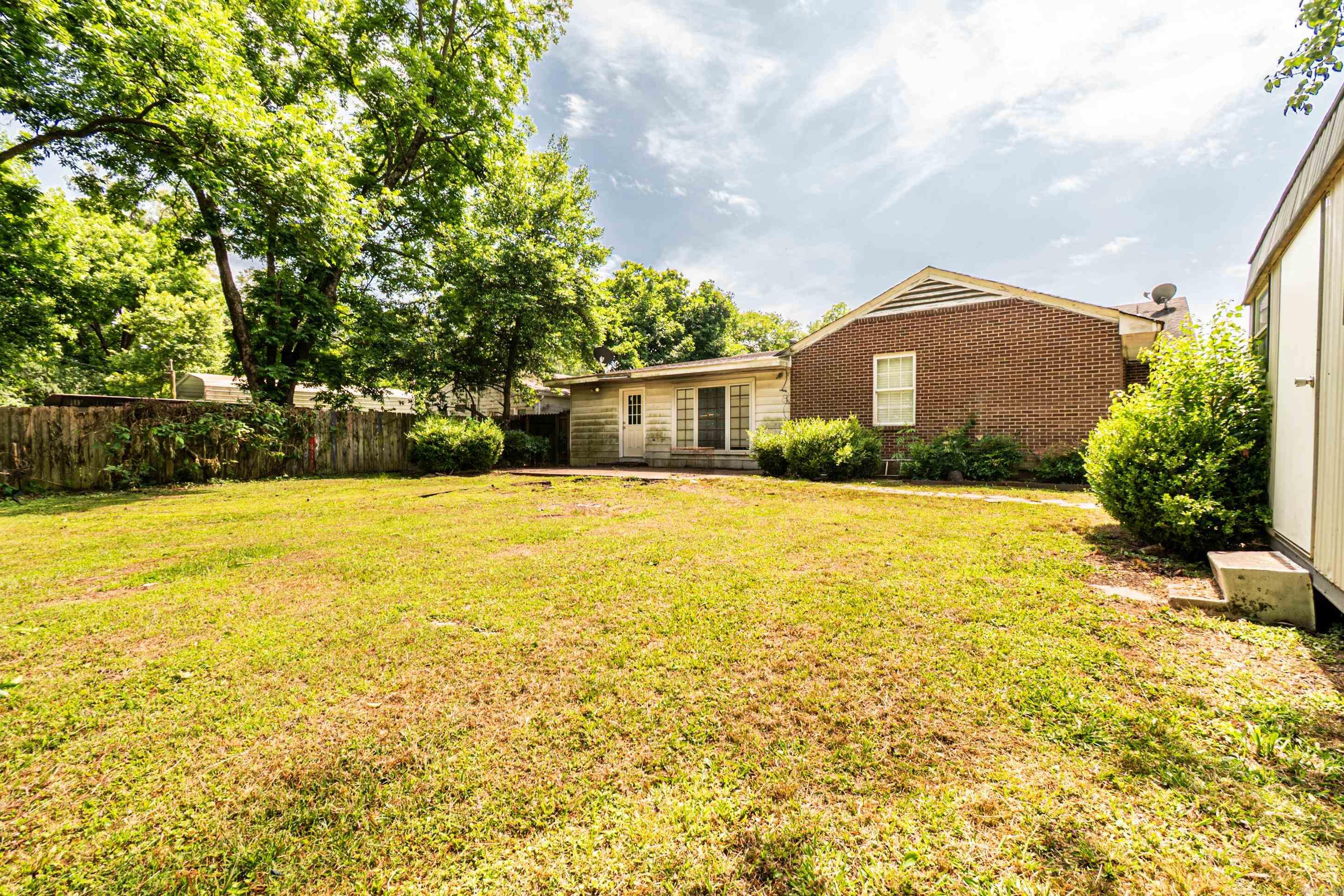 SCOTT INSIDE - Residential