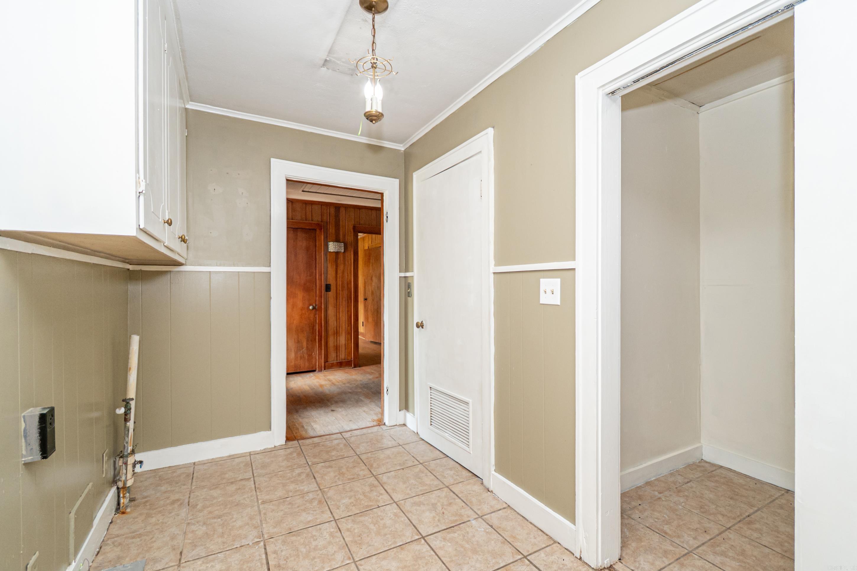 SCOTT INSIDE - Residential