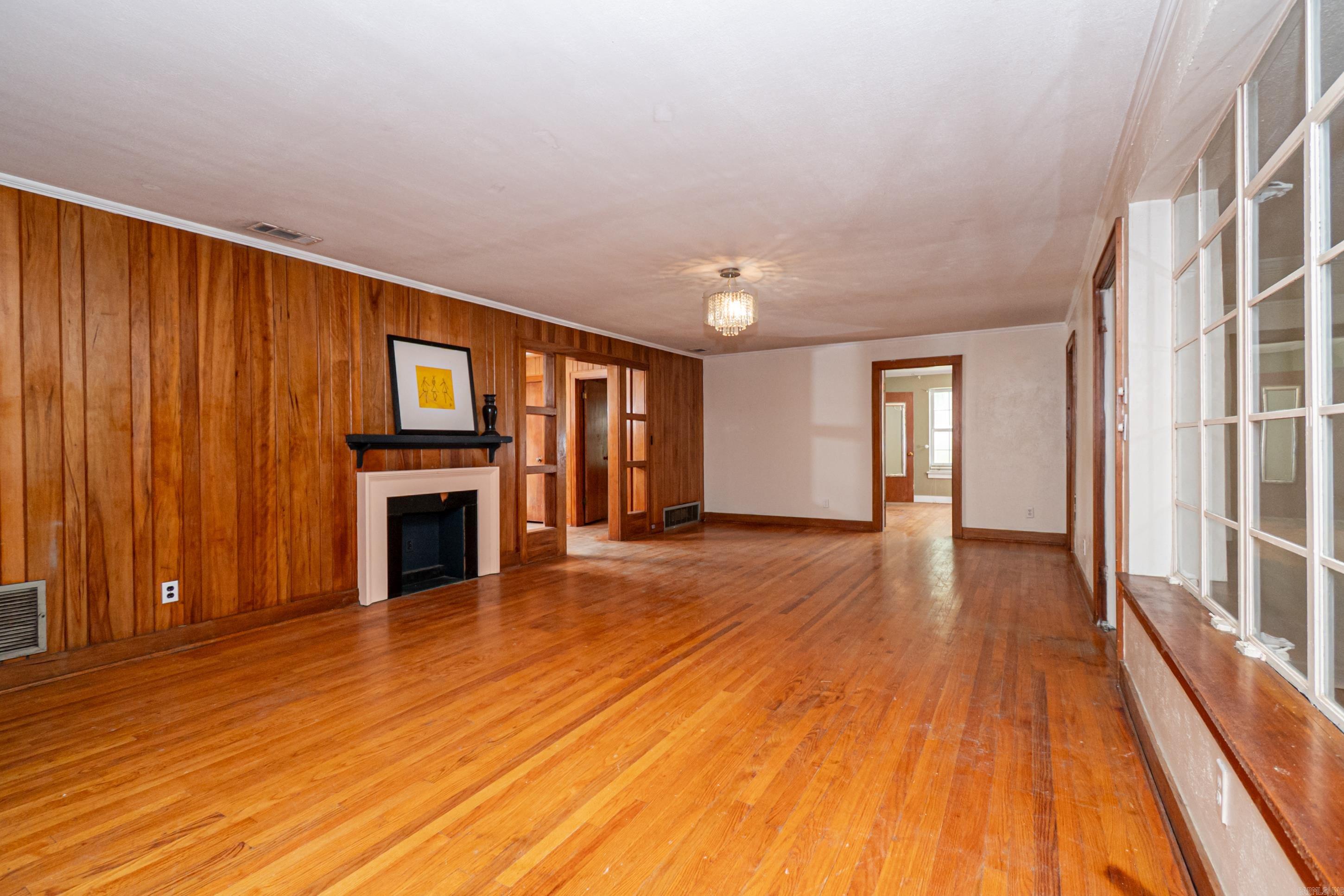 SCOTT INSIDE - Residential