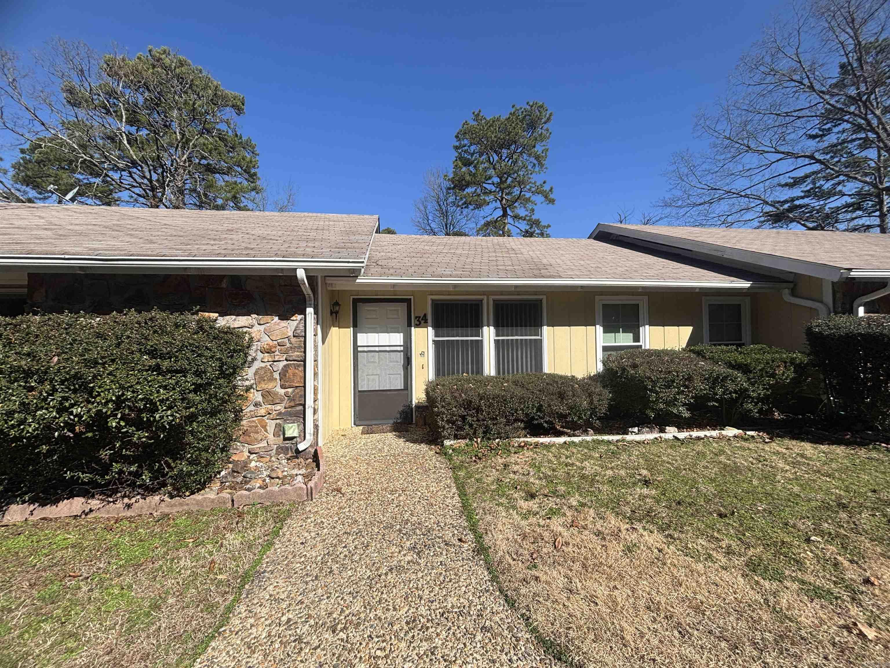 VALENCIA COURTS - Residential