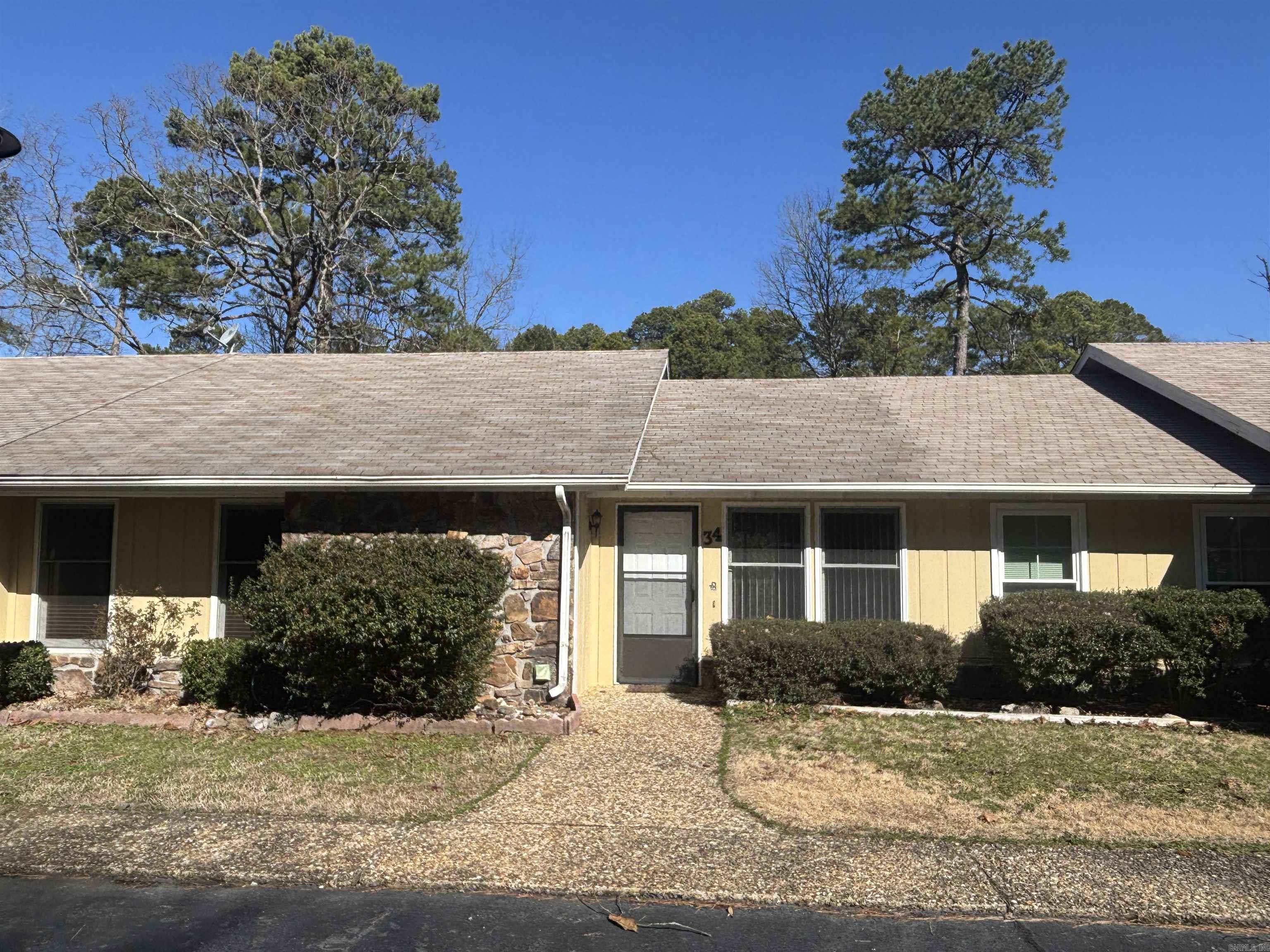 VALENCIA COURTS - Residential