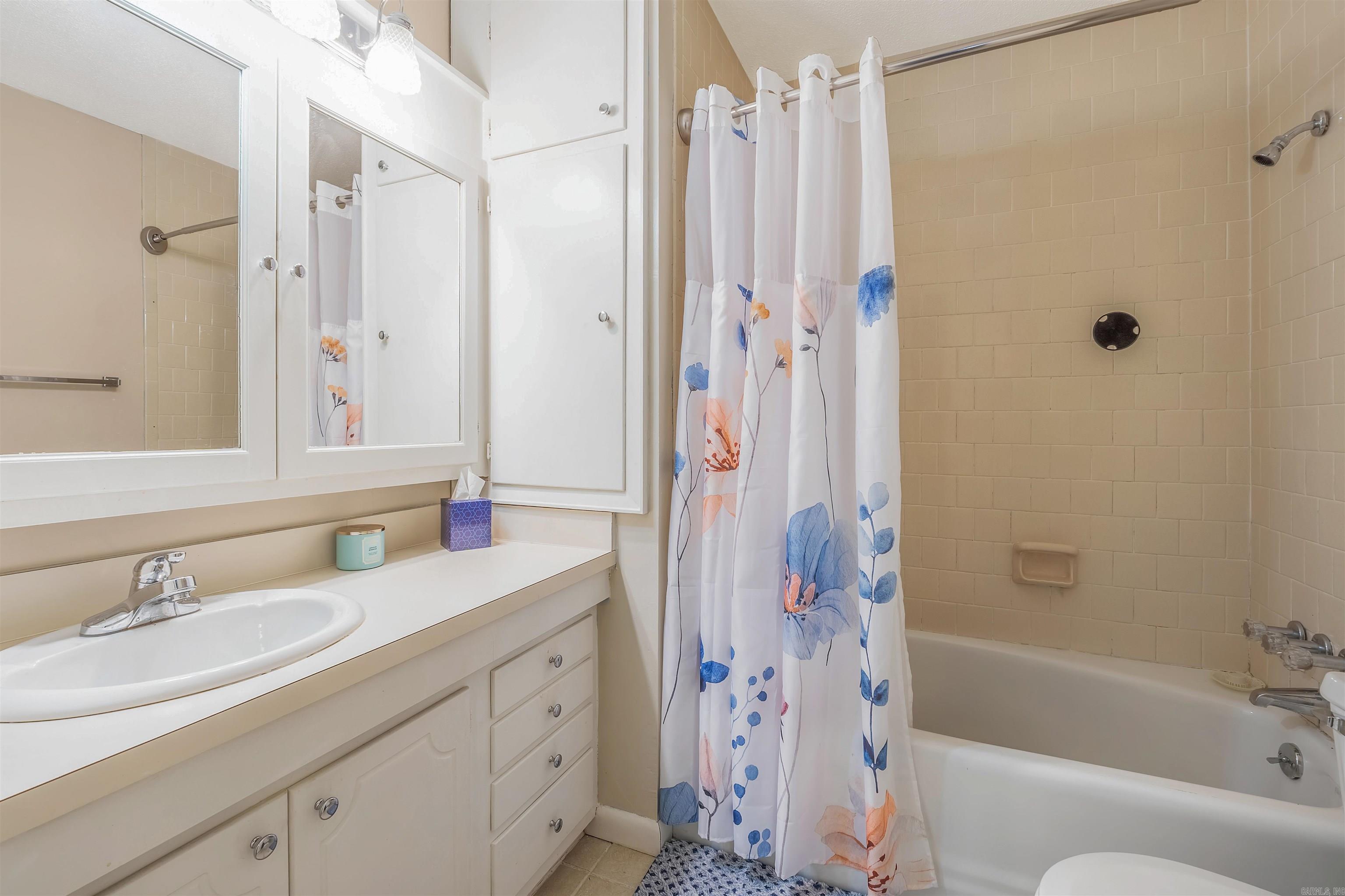 DISCOVERY BAY COLONY REG. - Residential