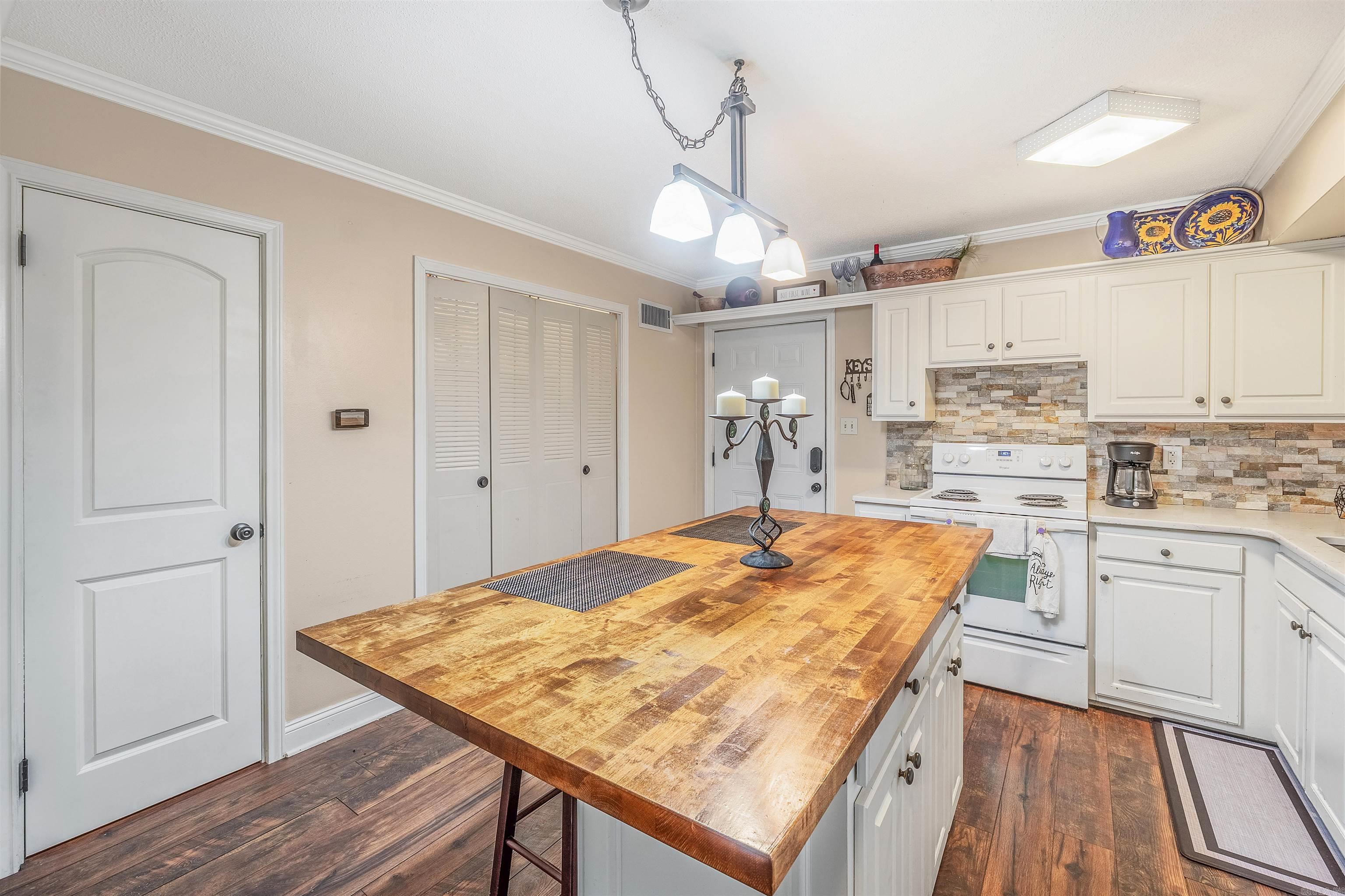 DISCOVERY BAY COLONY REG. - Residential