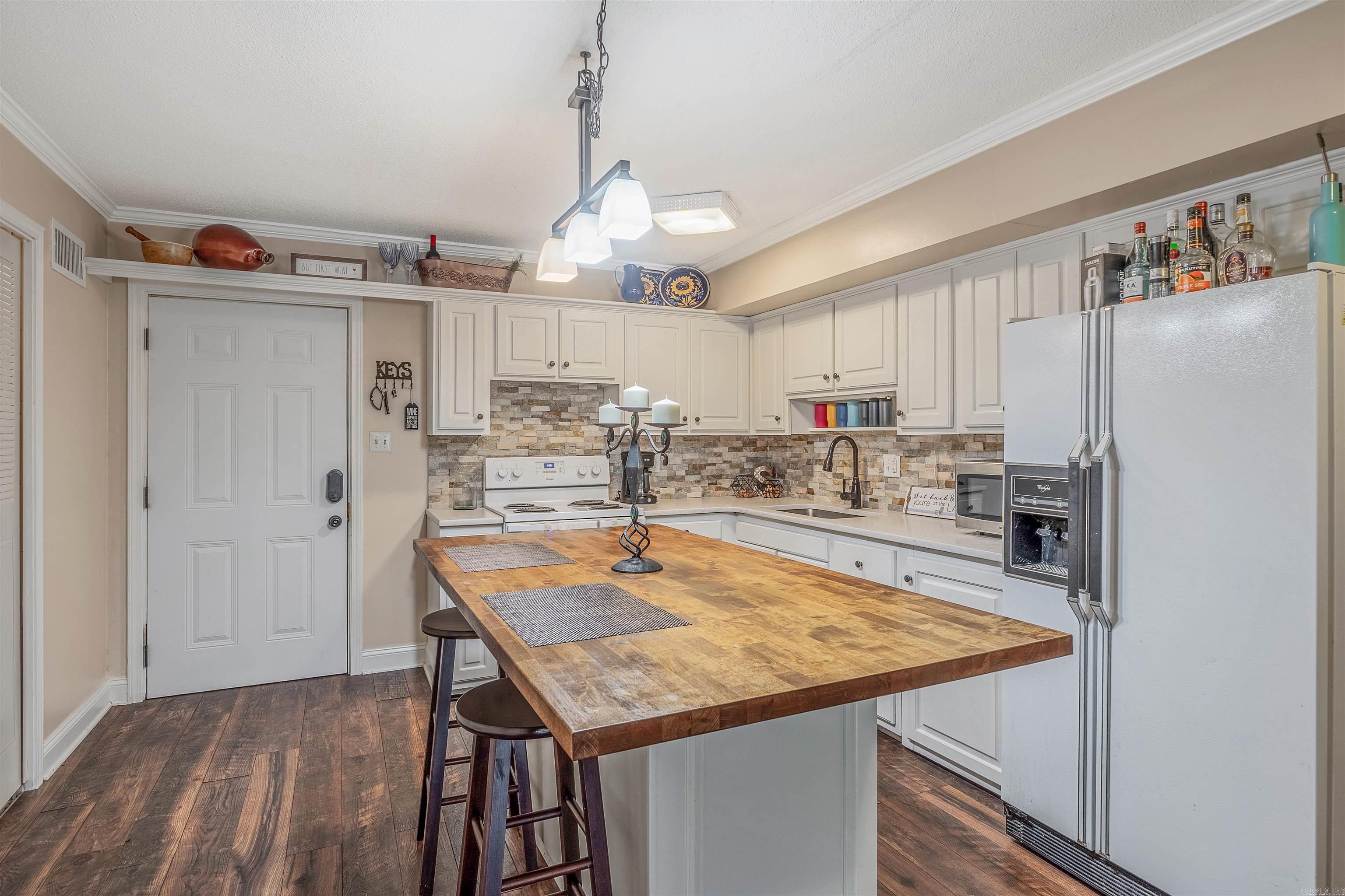 DISCOVERY BAY COLONY REG. - Residential