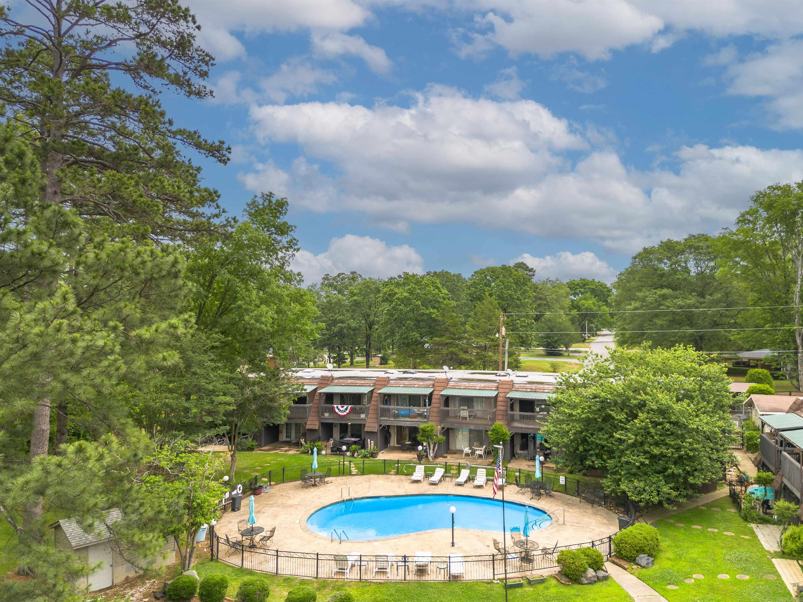 DISCOVERY BAY COLONY REG. - Residential