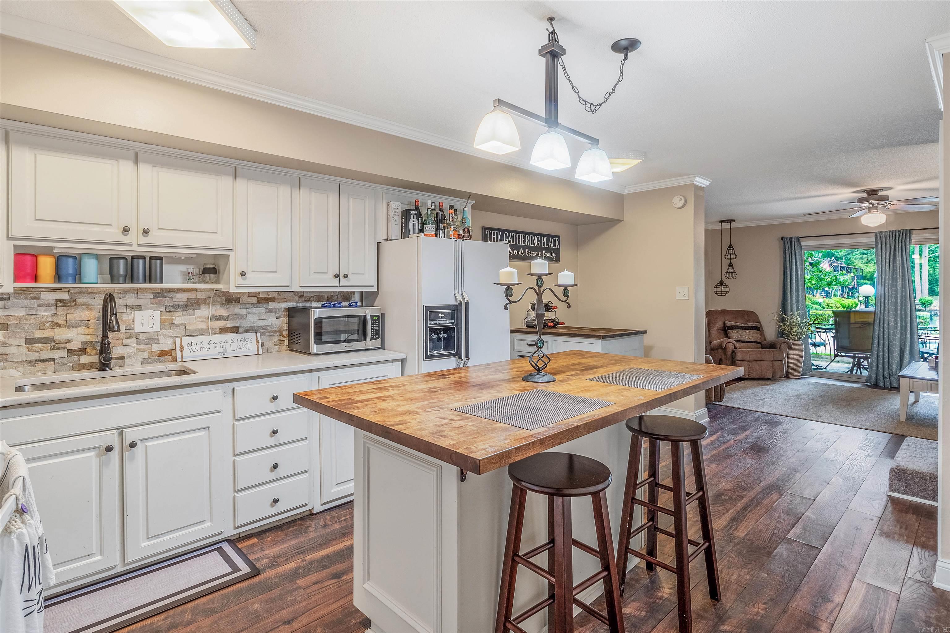 DISCOVERY BAY COLONY REG. - Residential