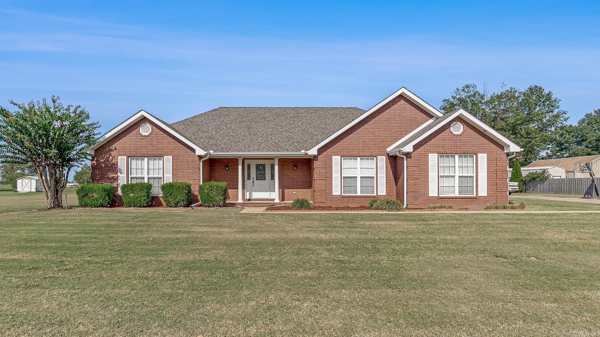 COUNTRY CLUB VILLIAGE - Residential