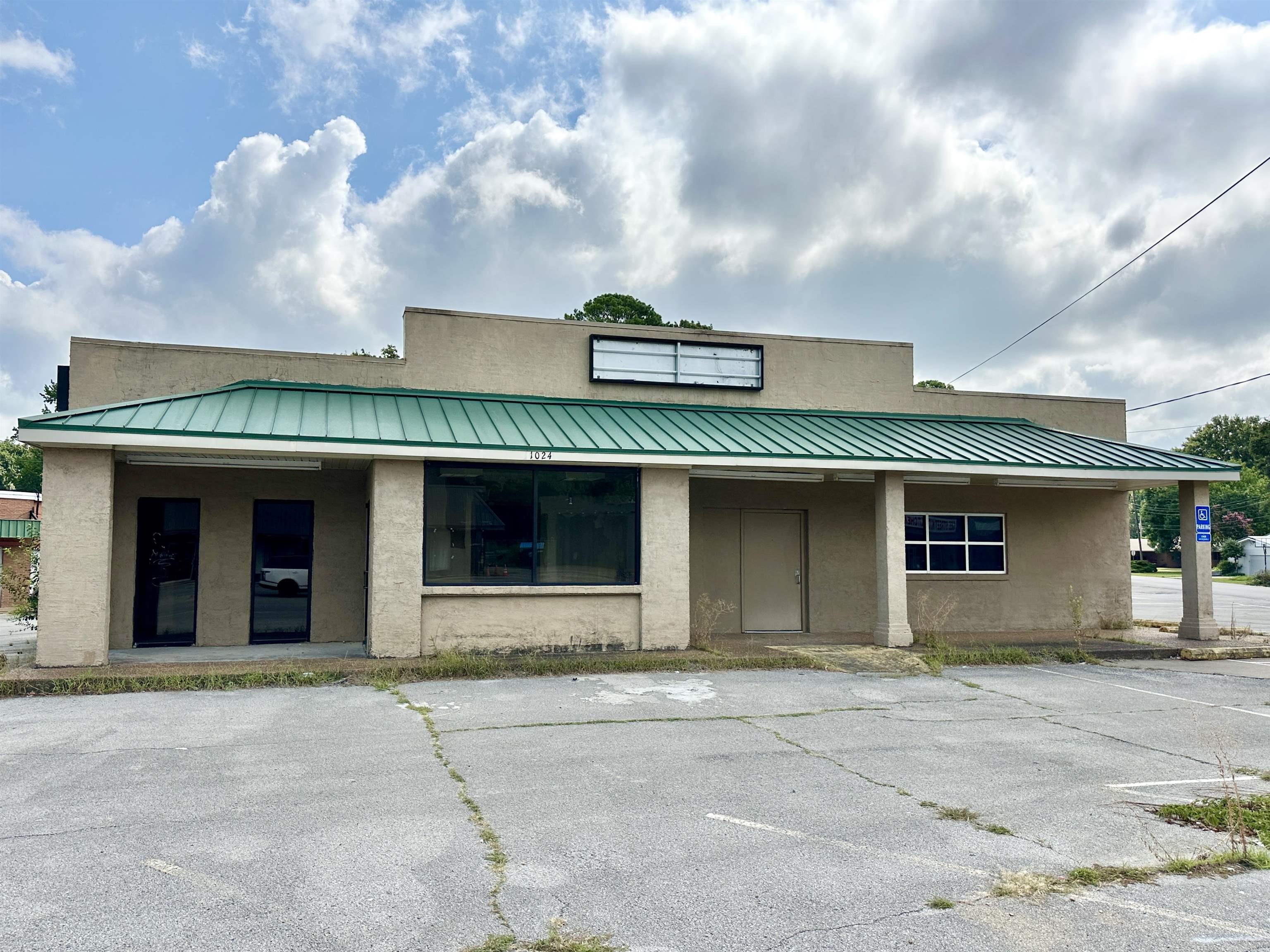 Unlock the potential of this versatile commercial space near downtown Jonesboro! Longtime restaurant site with endless potential for redevelopment. This property is now a blank canvas ready for your visionwhether you're opening a retail shop, office, service-based business, or revamping it into a new dining destination. Situated on a well-trafficked street, this stand-alone building offers excellent visibility and convenient access. The flexible interior layout can be customized to suit a wide range of business types. Ample on-site parking ensures easy access for customers and clients. Surrounded by a mix of established businesses and residential neighborhoods, this location offers natural exposure for your business. Whether you're expanding your current operation or launching something new, 1024 Gee Street offers the space, visibility, and flexibility to make it happen.