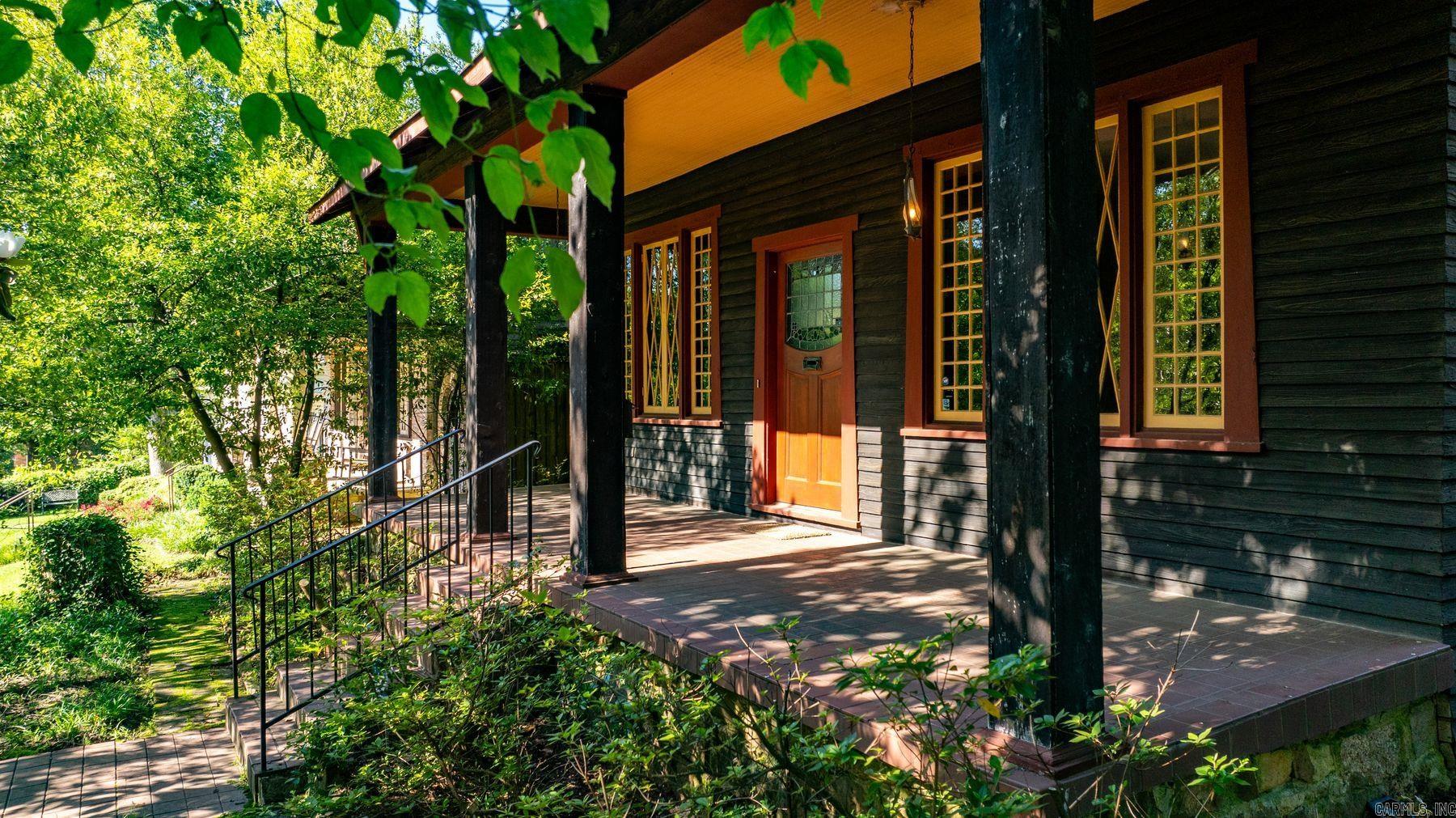COUNTRY CLUB HGTS - Residential