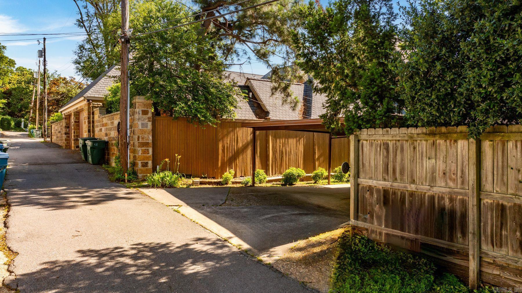 COUNTRY CLUB HGTS - Residential