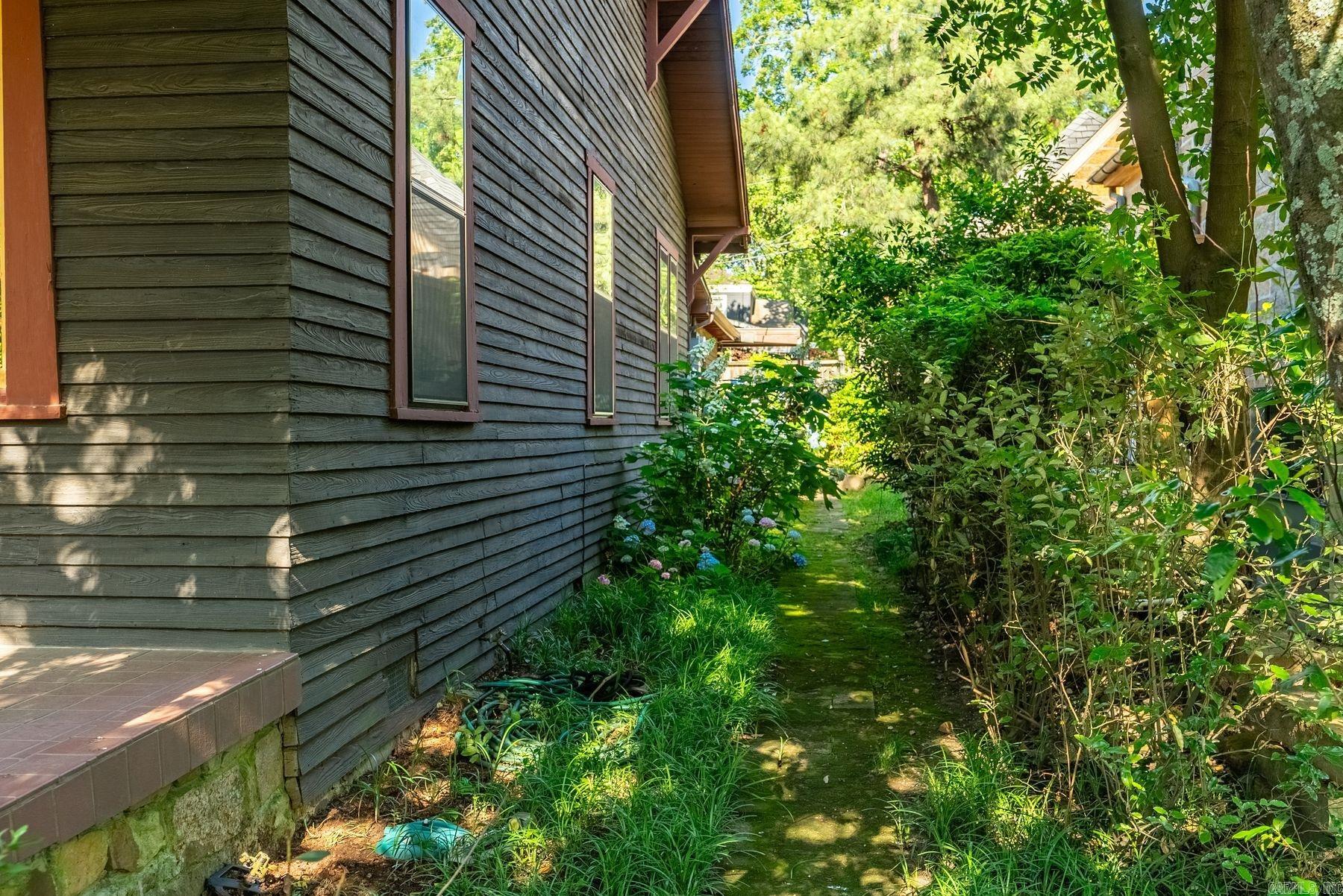 COUNTRY CLUB HGTS - Residential