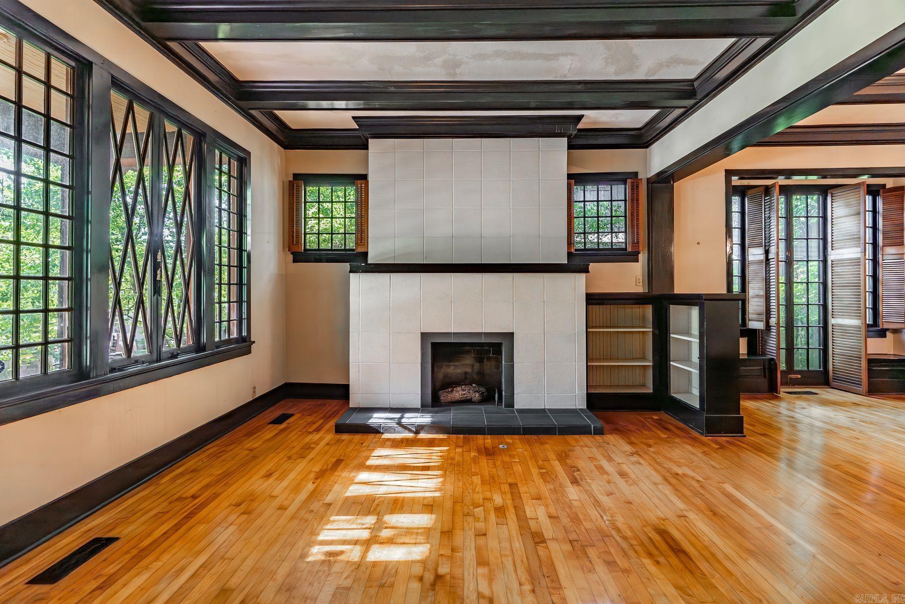 COUNTRY CLUB HGTS - Residential