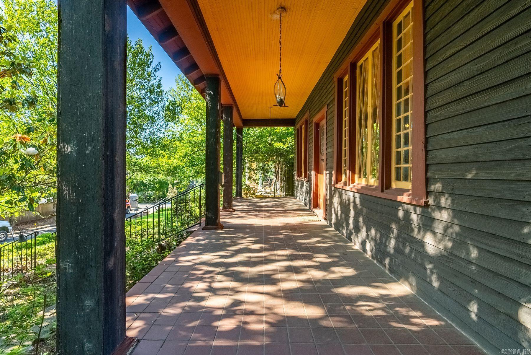 COUNTRY CLUB HGTS - Residential