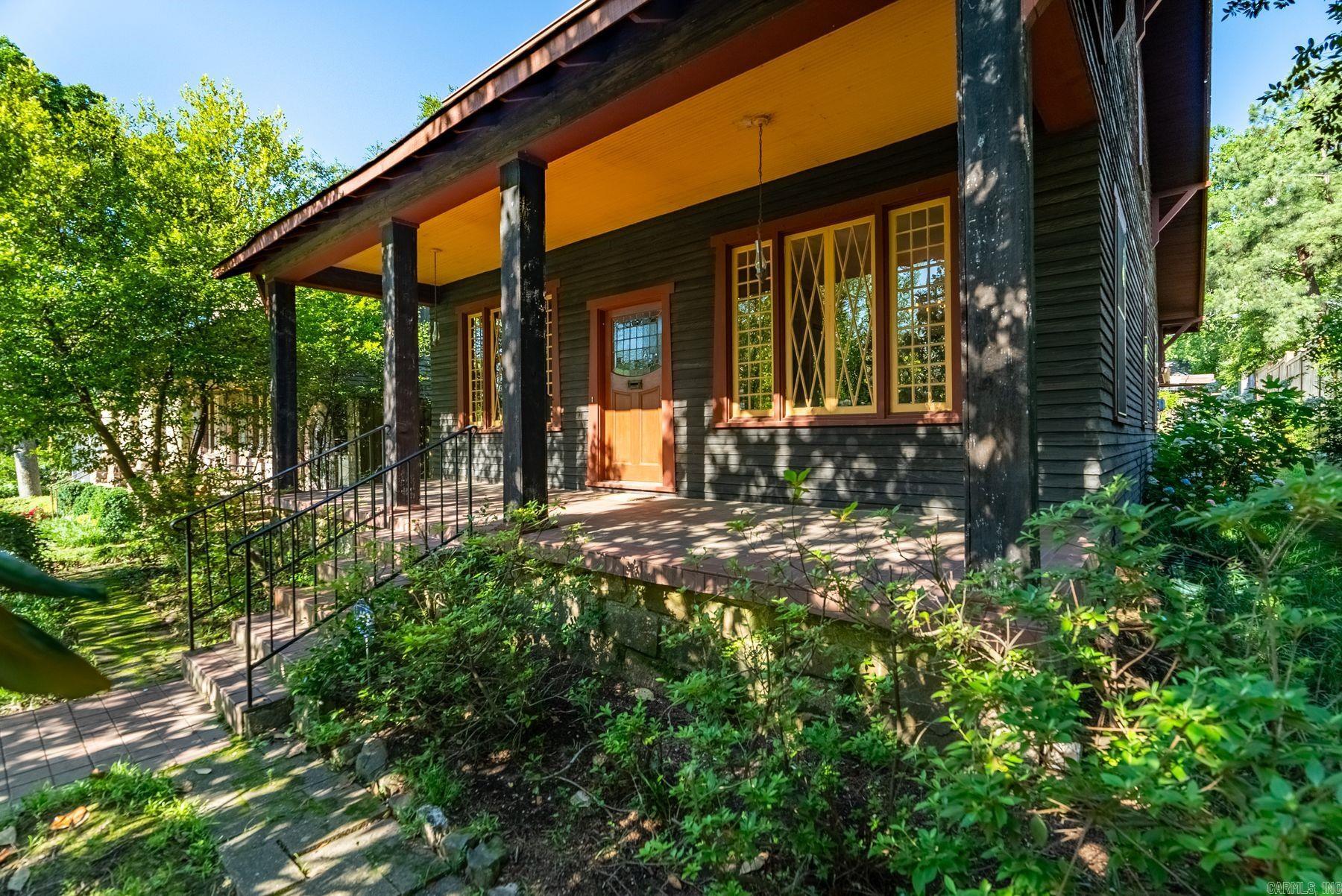 COUNTRY CLUB HGTS - Residential