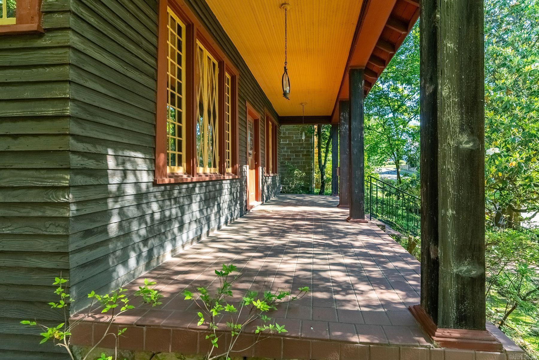 COUNTRY CLUB HGTS - Residential