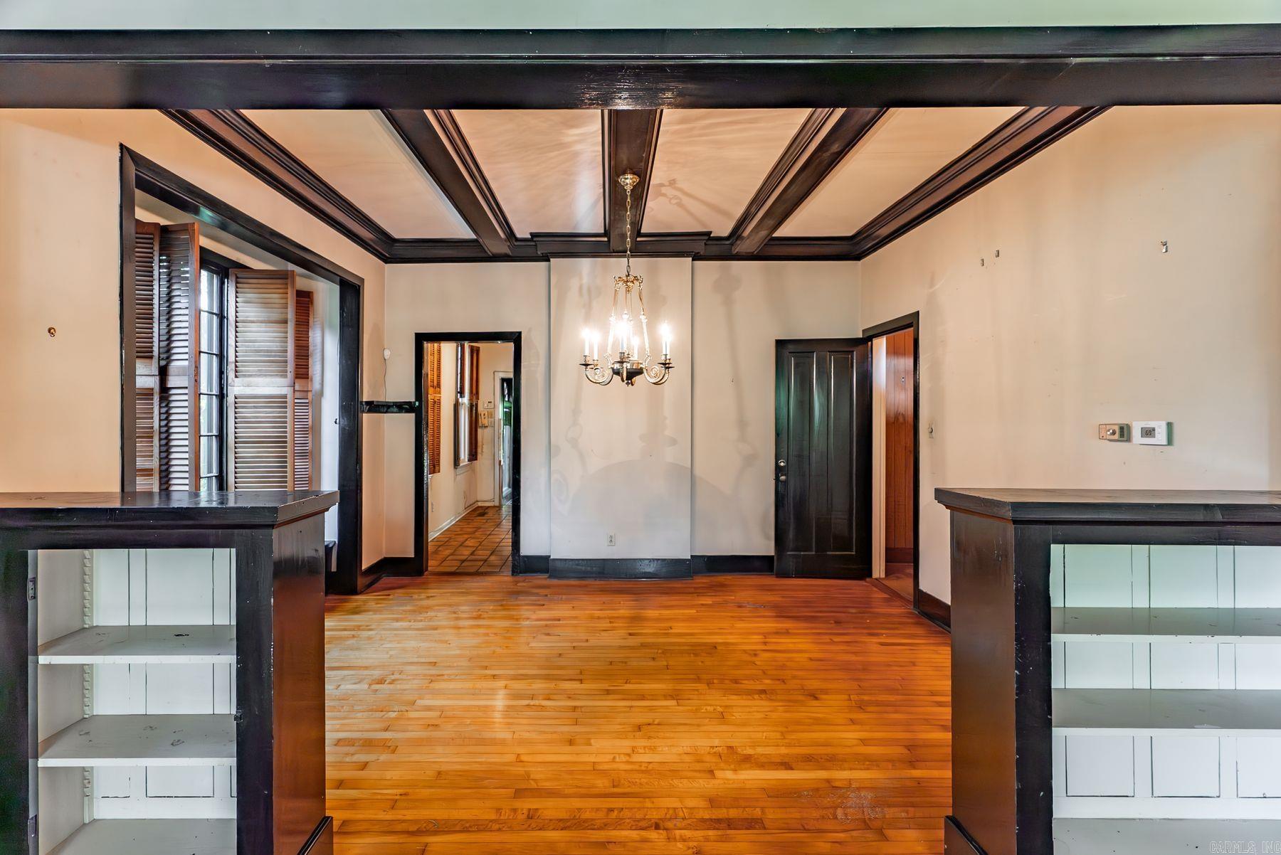 COUNTRY CLUB HGTS - Residential