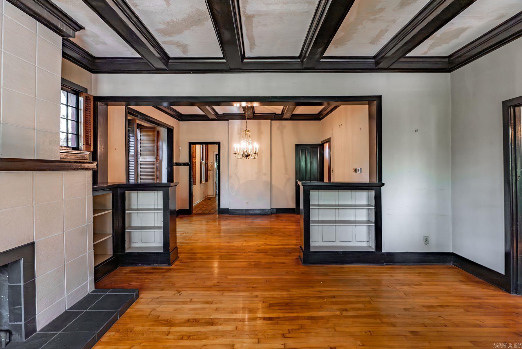 COUNTRY CLUB HGTS - Residential