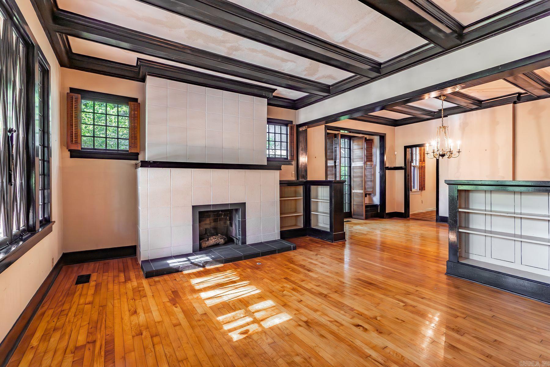 COUNTRY CLUB HGTS - Residential