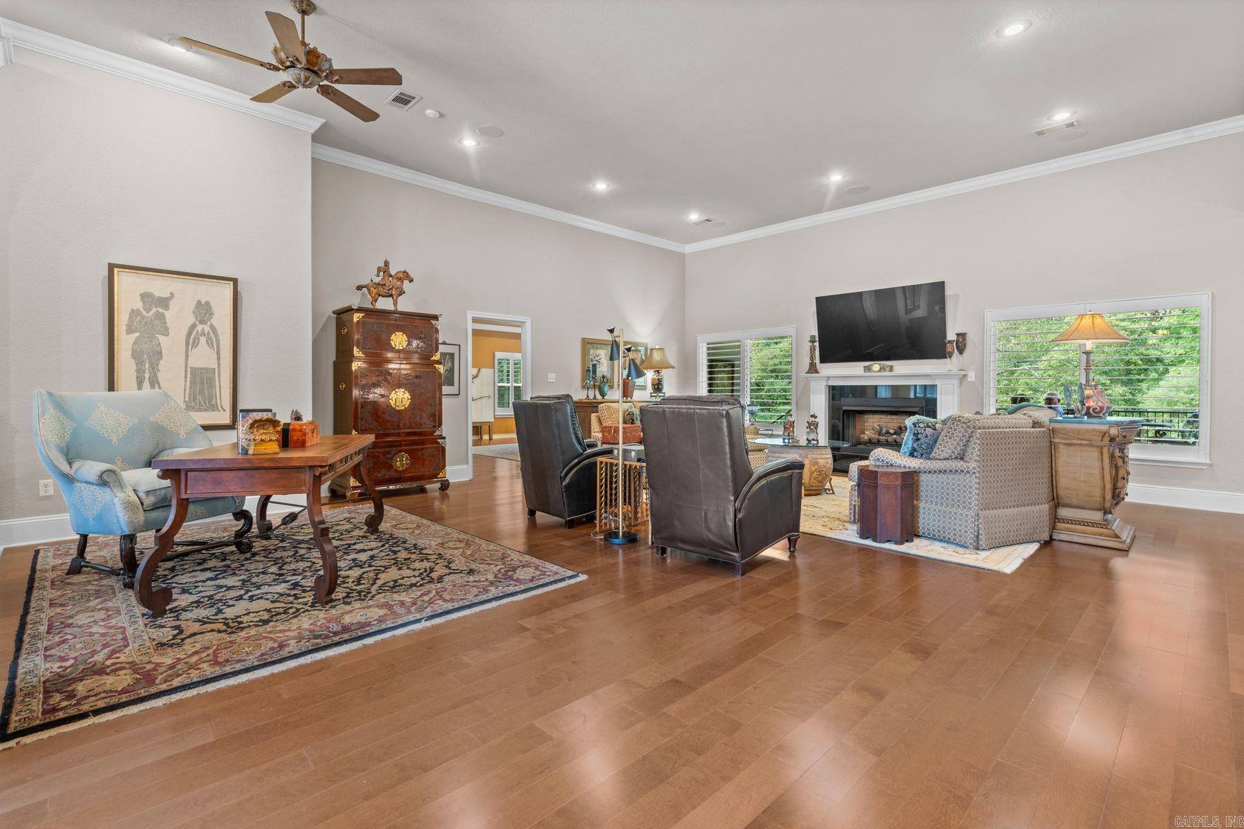 EAGLE ROCK - Residential
