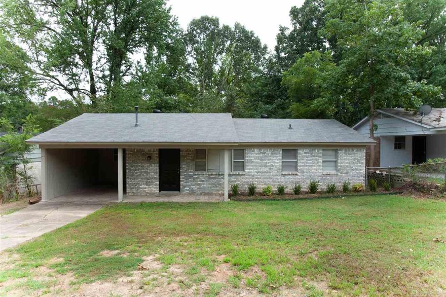 Great 3bd/1ba home in Little Rock. Lots of yard space with a covered back porch! The lease for this property is for 18 months and income has to be three times the amount of rent unless you have a housing voucher.