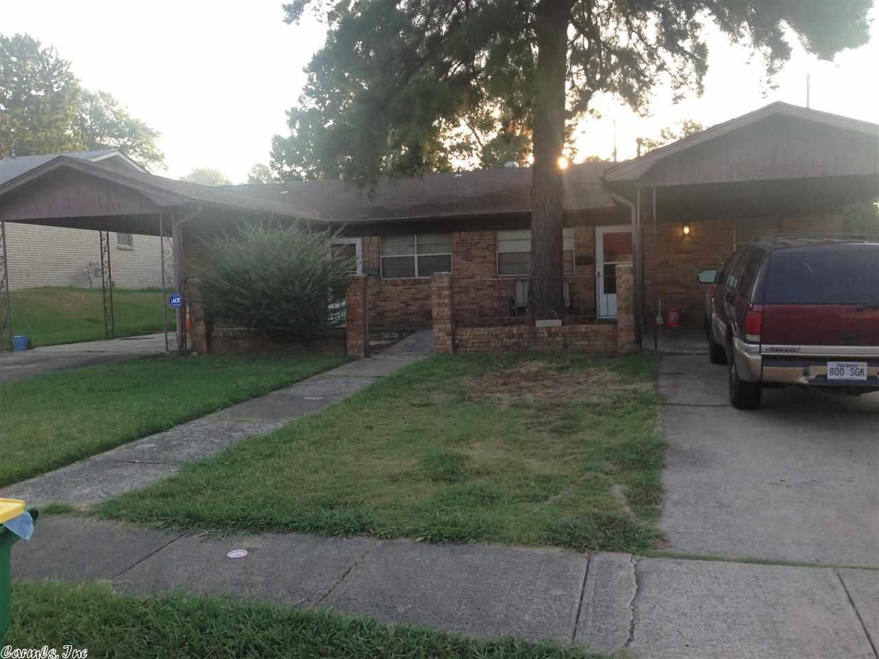 GREAT INVESTMENT PROPERTY!! Just off I-630, 2 bedrooms, 1 bathroom, all appliances, level lot, brick exterior, long term tenants, nicely maintained duplex, unit 1109 has new dishwasher 2011, new furnace & coil 2010.