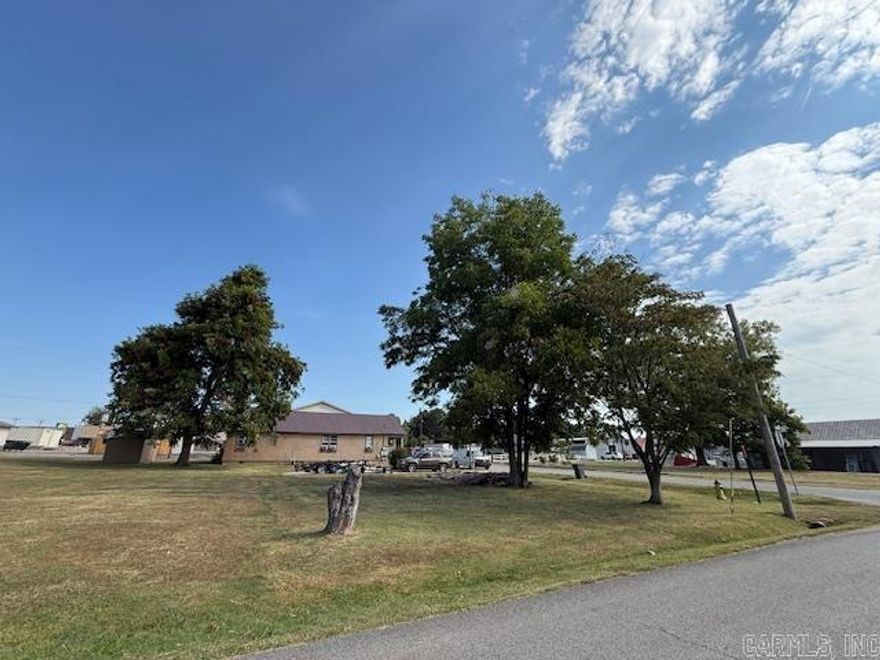 Here is an opportunity for buyers with this 80x100 Corner Lot available for building behind Ford Imports just off Hwy 69 in Paragould. 8000 sf. with 80' of road frontage or 100 on the side of E Vine, paved road and all city utilities available. Also the adjacent lot next to it is for sale separately. See 217 E Vine Ave MLS