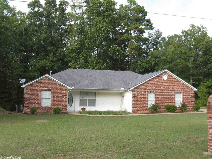 Brick & vinyl, one level 3 br, 2 ba home that backs up to the woods on a quiet 3/4 acre lot. Large great room with open floor plan. Master bath features separate jetted tub & shower, double sink vanity, commode room and 2 walk-in closets.  Split bedroom plan. Bedrooms are spacious & have walk-in closets. Backyard is fenced and wooded. Side loading large garage.