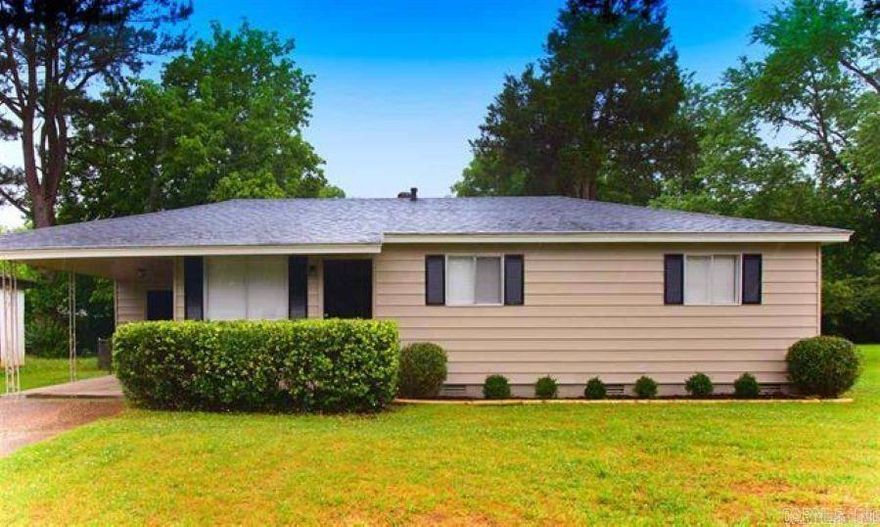 Check out this cute house! Covered carport, nice yard. No SPD. Tenant occupied. Agents see remarks. no SPD and sold as is. In flood zone, require insurance.