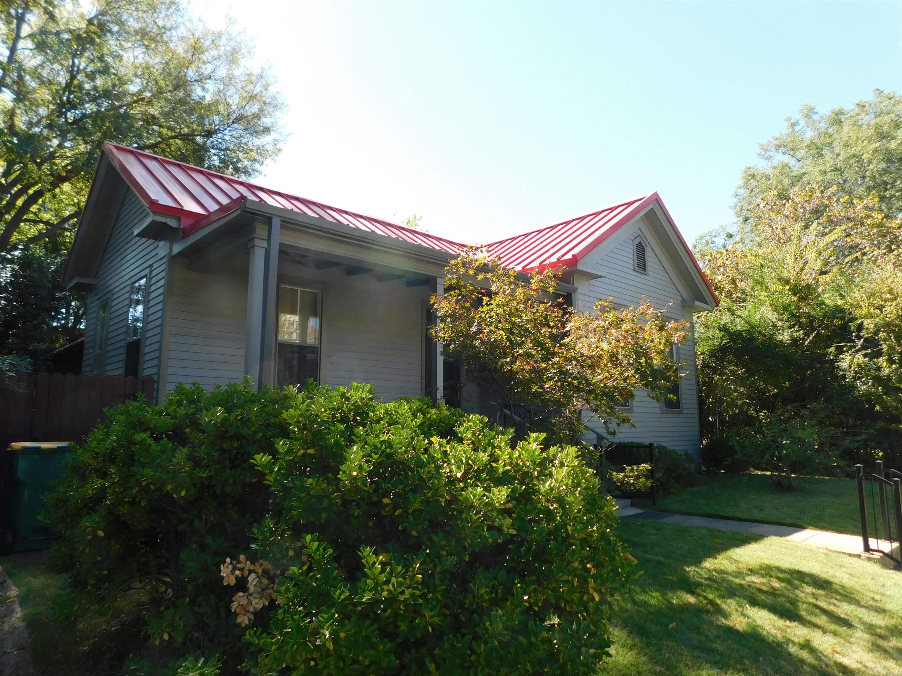 Wonderful 2 Bedroom, 2 Bath home in the McArthur Park Addition. Separate dining room, living room and den with tall ceilings. Bedrooms have two walk in closets. Beautiful front porch and a private back porch. Home has a great standing seam metal roof. Great large kitchen with stainless steel appliances. Lots of built in bookshelves. New exterior paint. Stand by full home generator. One block from the Arkansas Art Center, very near the River Market, SOMA and easy access to I-30 and I-630. Home is part of an Estate, the personal belongings will be removed prior to closing. See Agent Remarks**