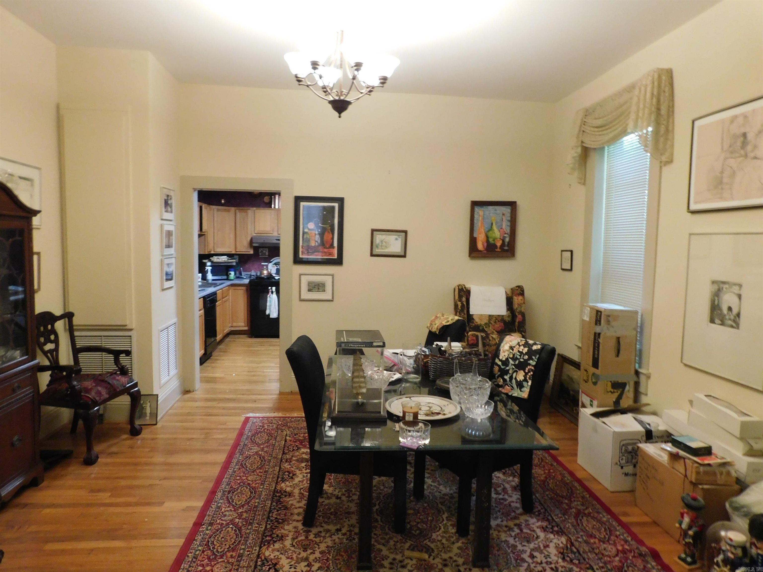 MACARTHUR PLACE ORIGINAL CITY OF - Residential