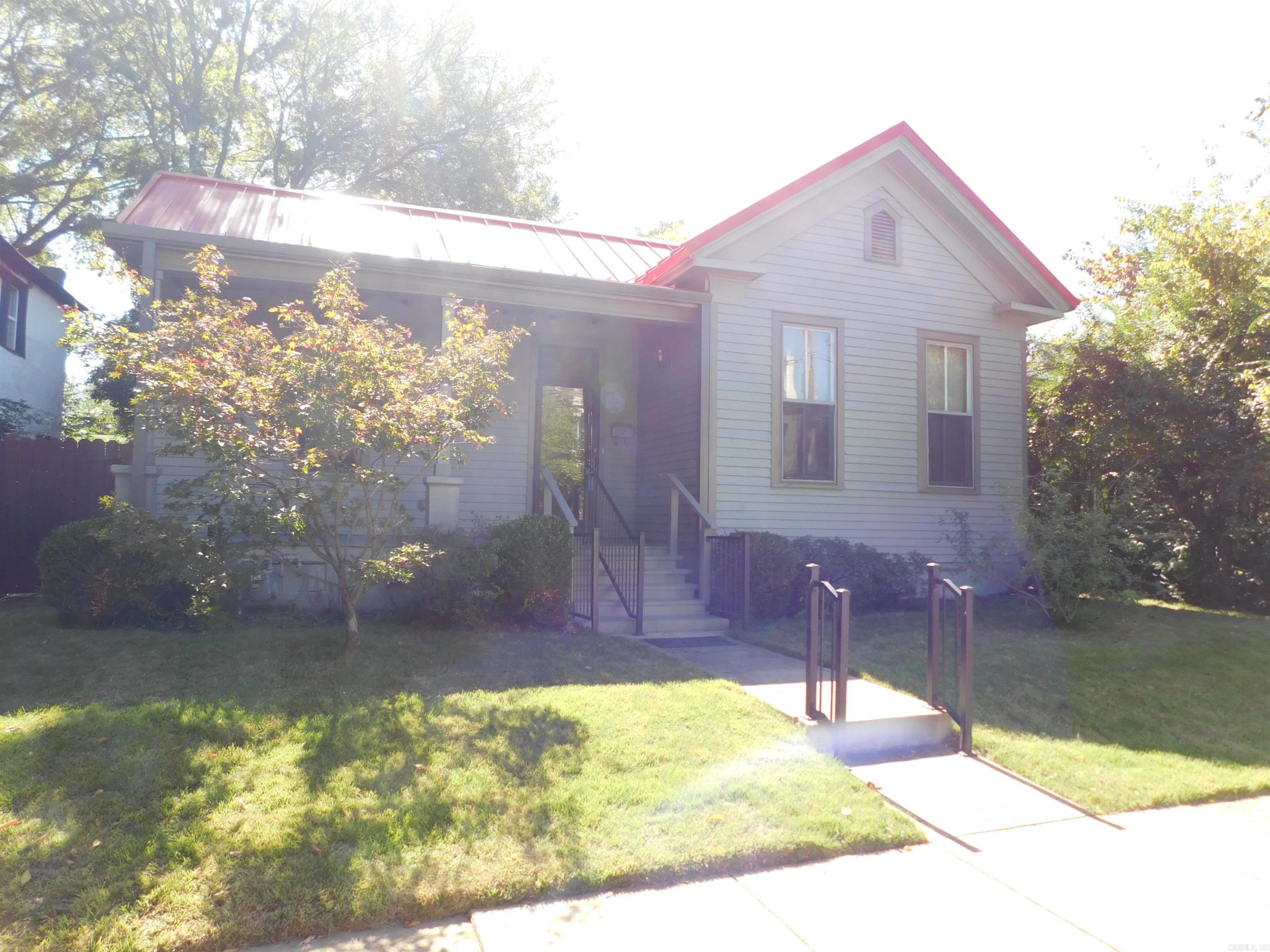 MACARTHUR PLACE ORIGINAL CITY OF - Residential