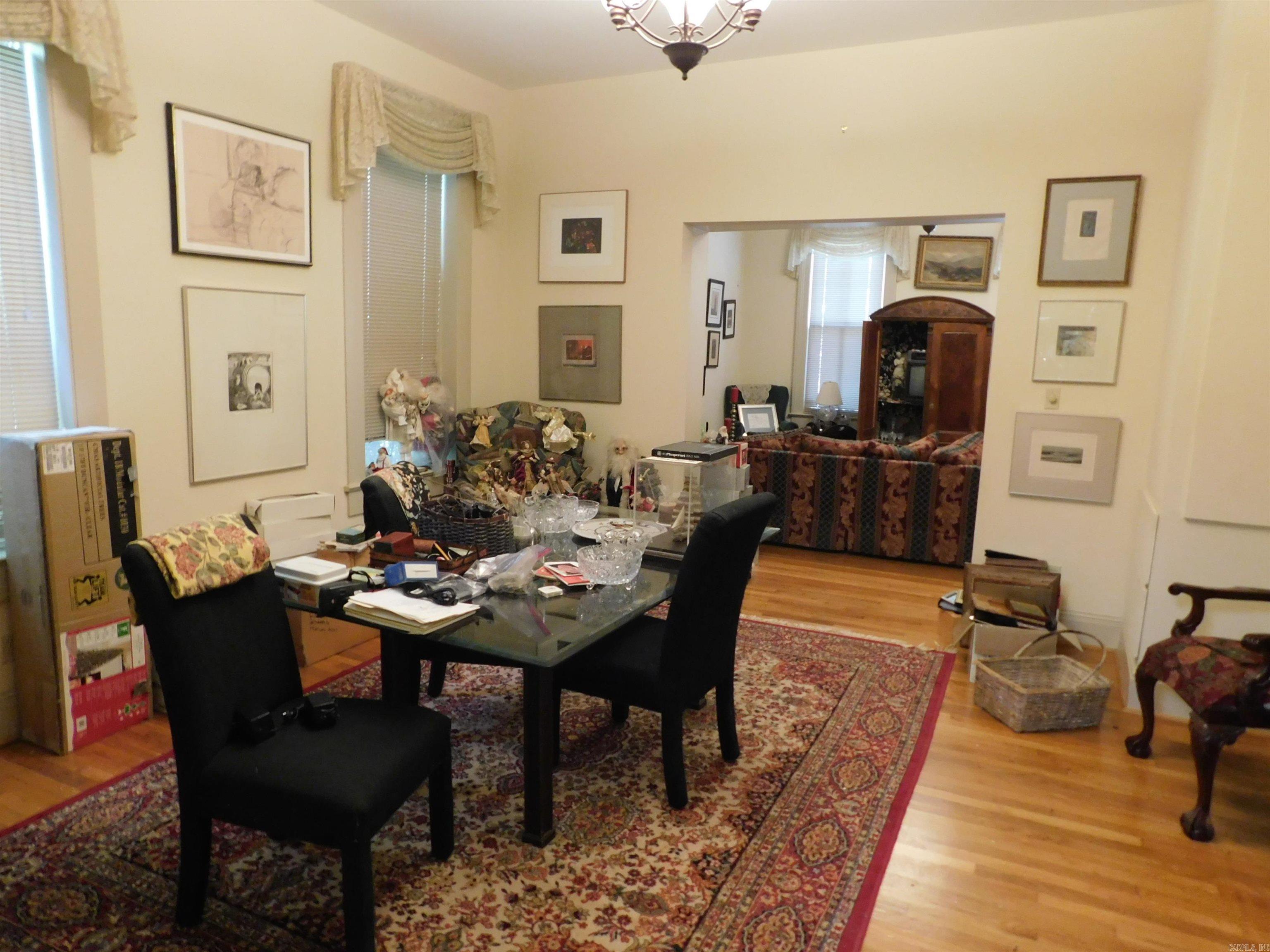 MACARTHUR PLACE ORIGINAL CITY OF - Residential