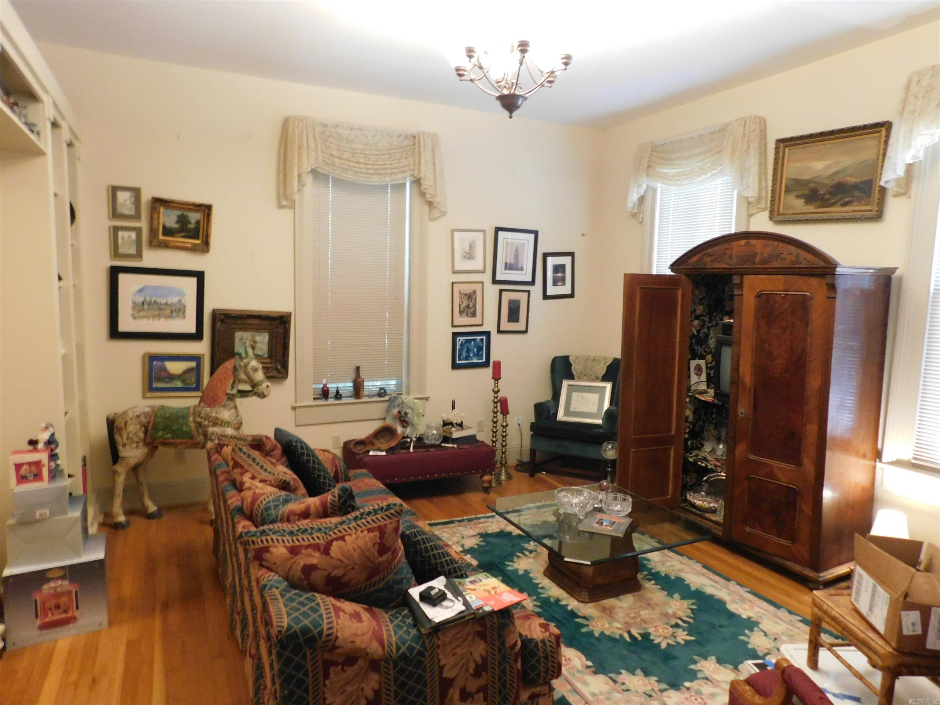 MACARTHUR PLACE ORIGINAL CITY OF - Residential